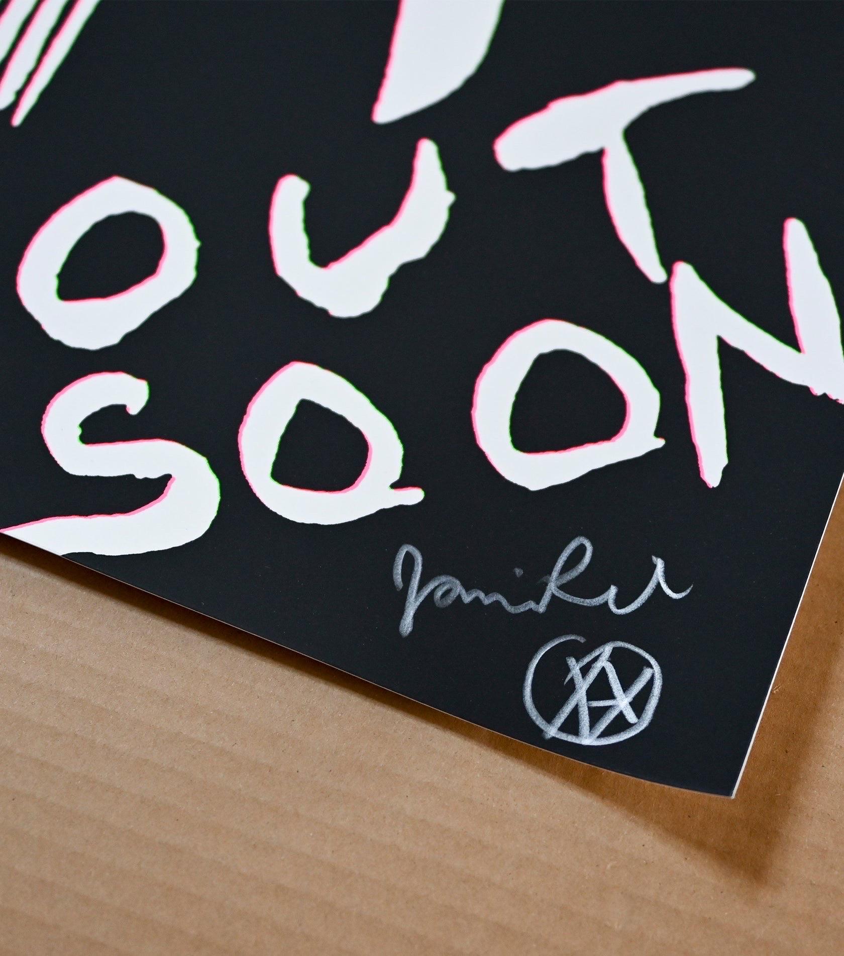 Jamie Reid, Black Anarchy, 2023

3 colour screen print on Somerset Tub 310 gsm paper 

54 x 75 cm (21.25 x 29.52 in)

Hand-signed and numbered by the artist

Edition 11 of 200

This silkscreen print is of the first flyer Jamie designed for Malcolm
