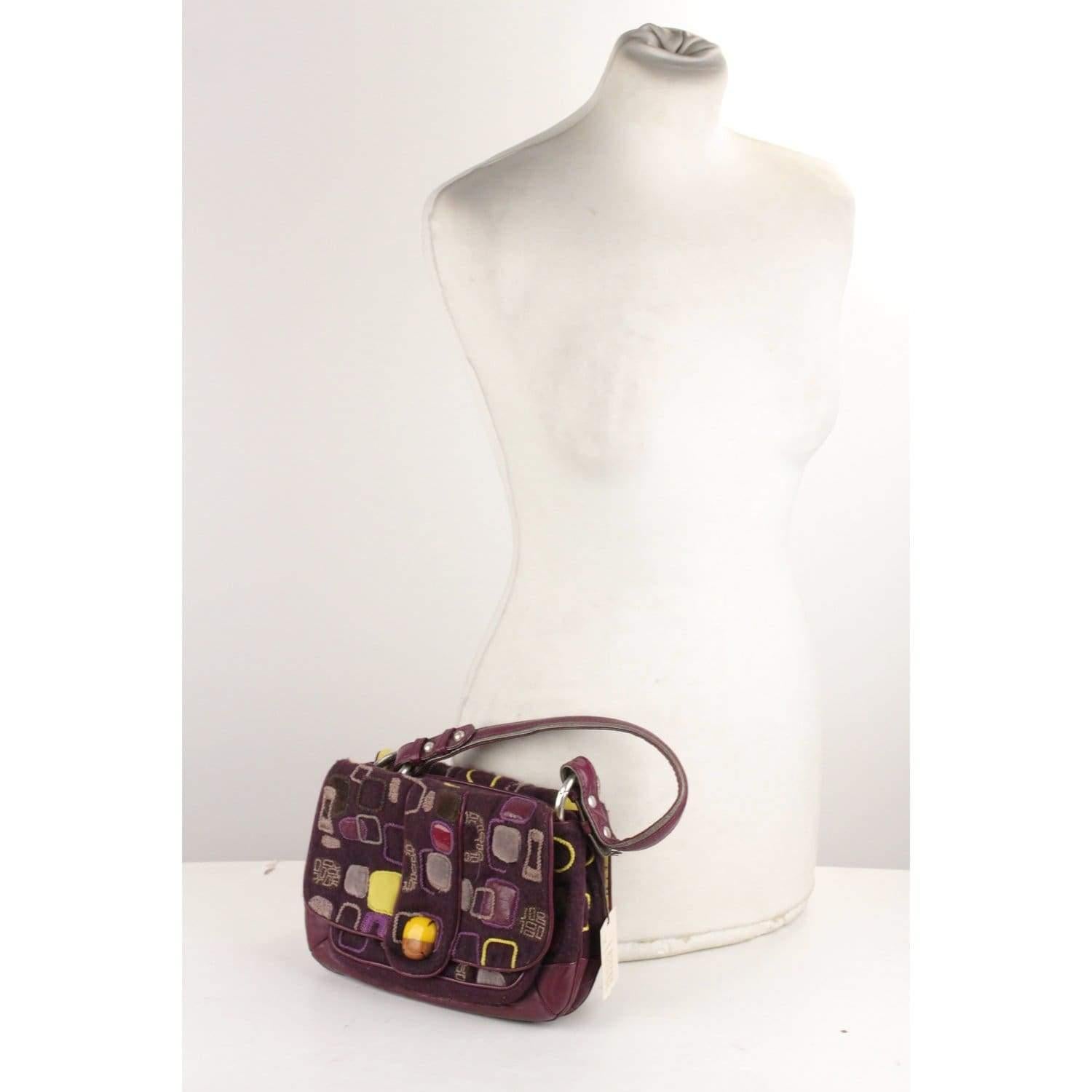 MATERIAL: Fabric, Patent Leather COLOR: Purple MODEL: Shoulder Bag GENDER: Women SIZE: Small CONDITION DETAILS: B :GOOD CONDITION - Some light wear of use - some normal wear of use on fabric (light pilling), some darkness on the hardware