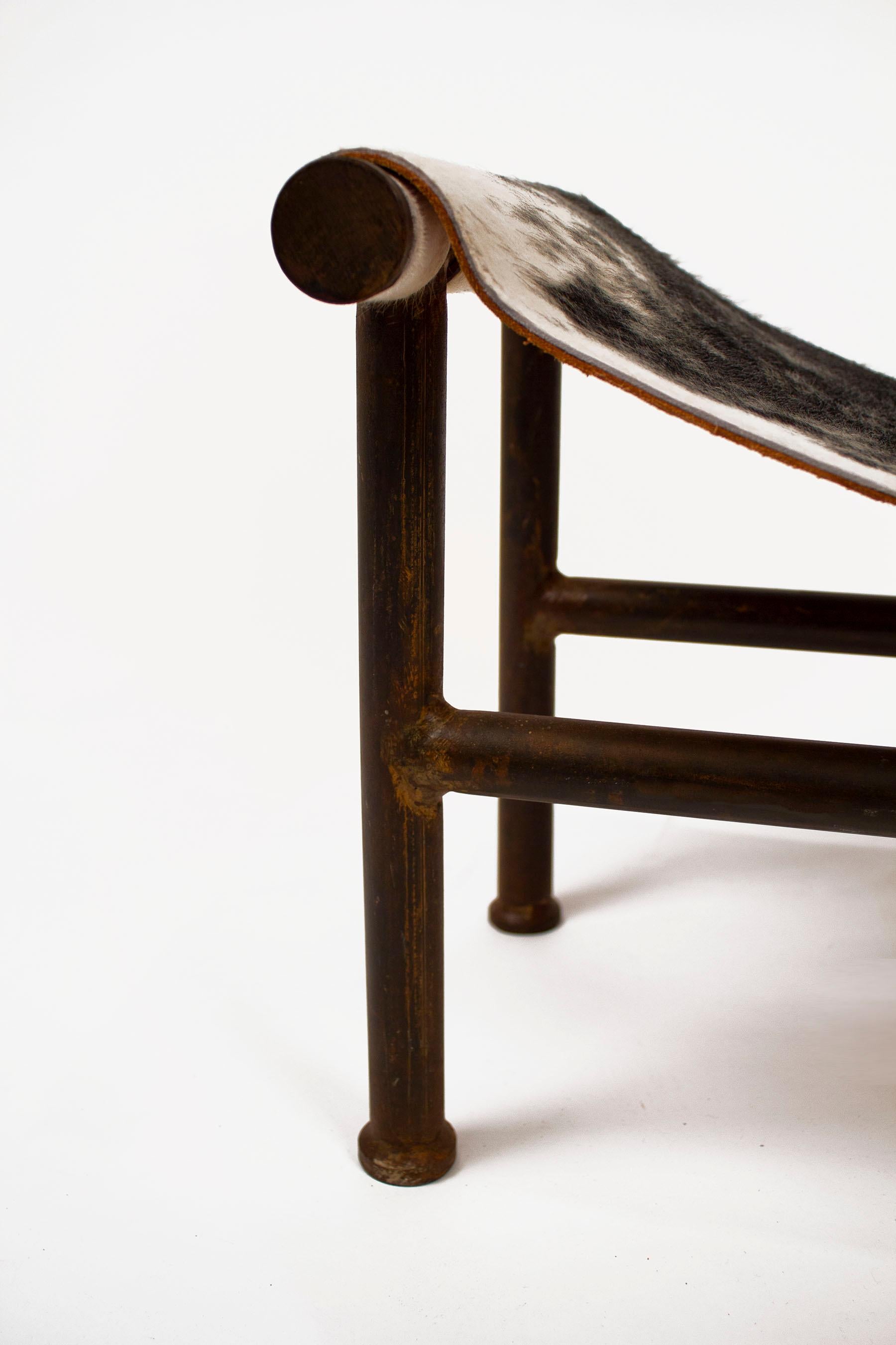 Jan Barboglio Sling Chair and Ottoman in Cowhide & Patinated Steel Texas Artist In Excellent Condition In Dallas, TX
