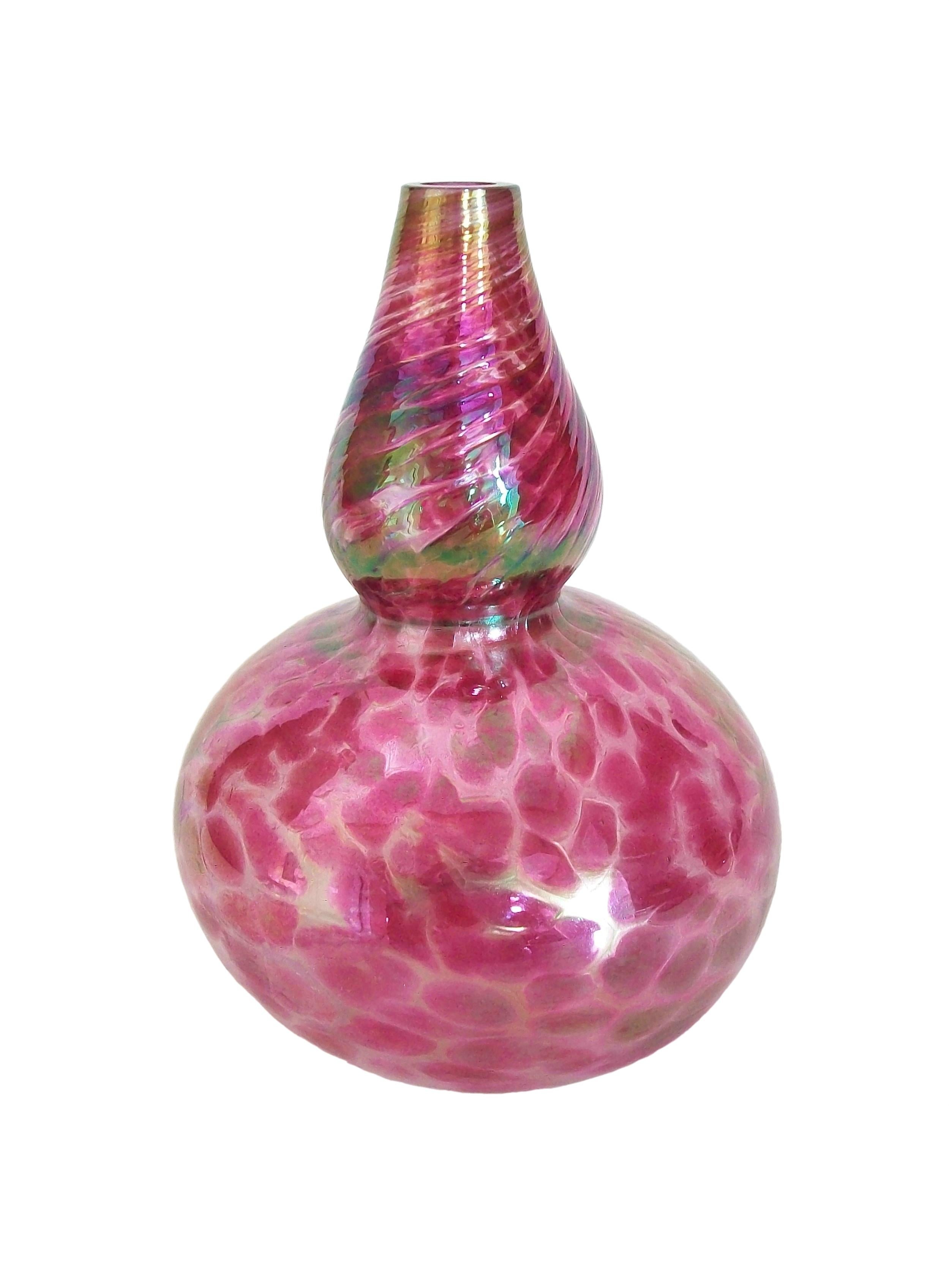 Modern Jan Benda, Krystyna Glass, Iridescent Studio Glass Vase, Canada, circa 2000 For Sale