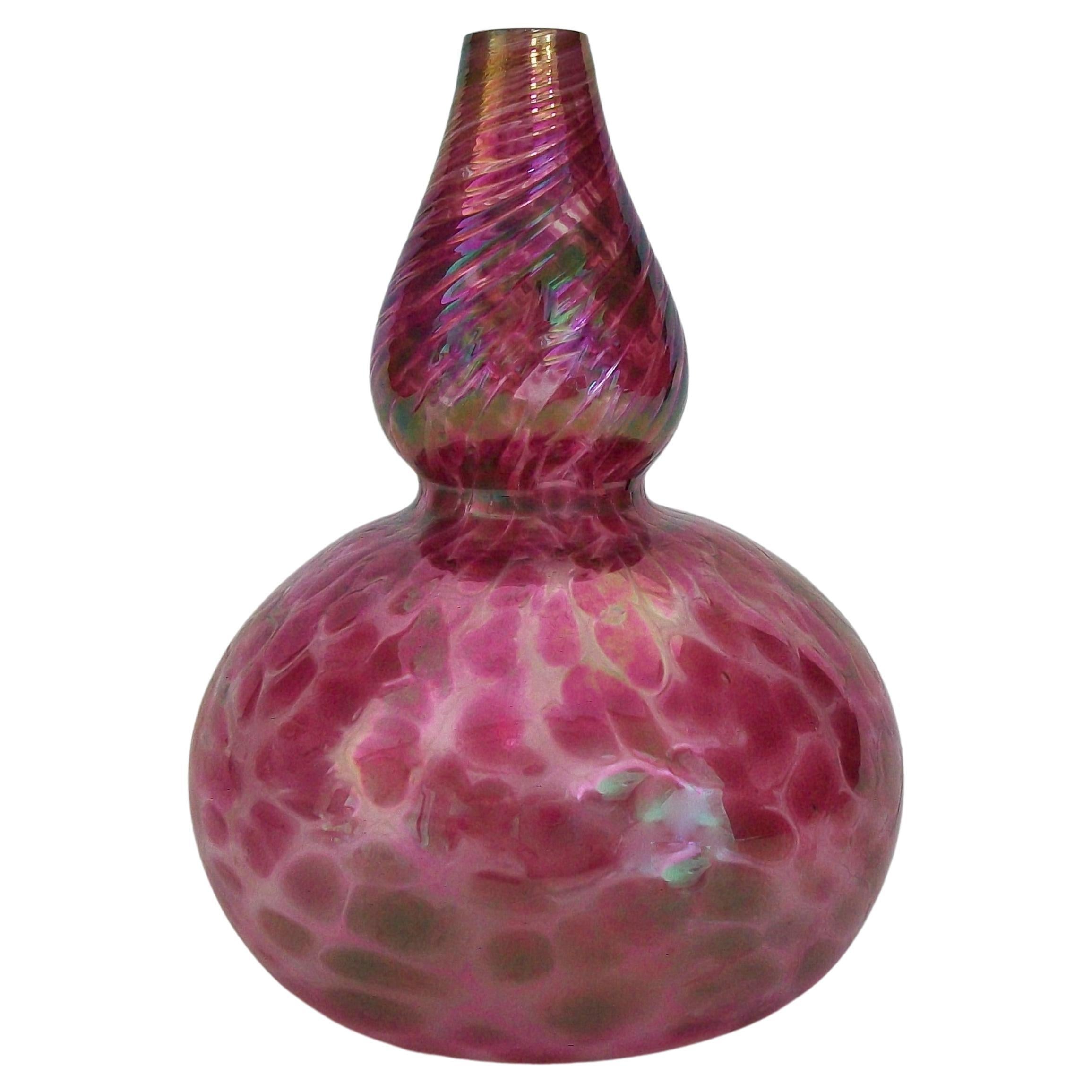 Jan Benda, Krystyna Glass, Iridescent Studio Glass Vase, Canada, circa 2000 For Sale