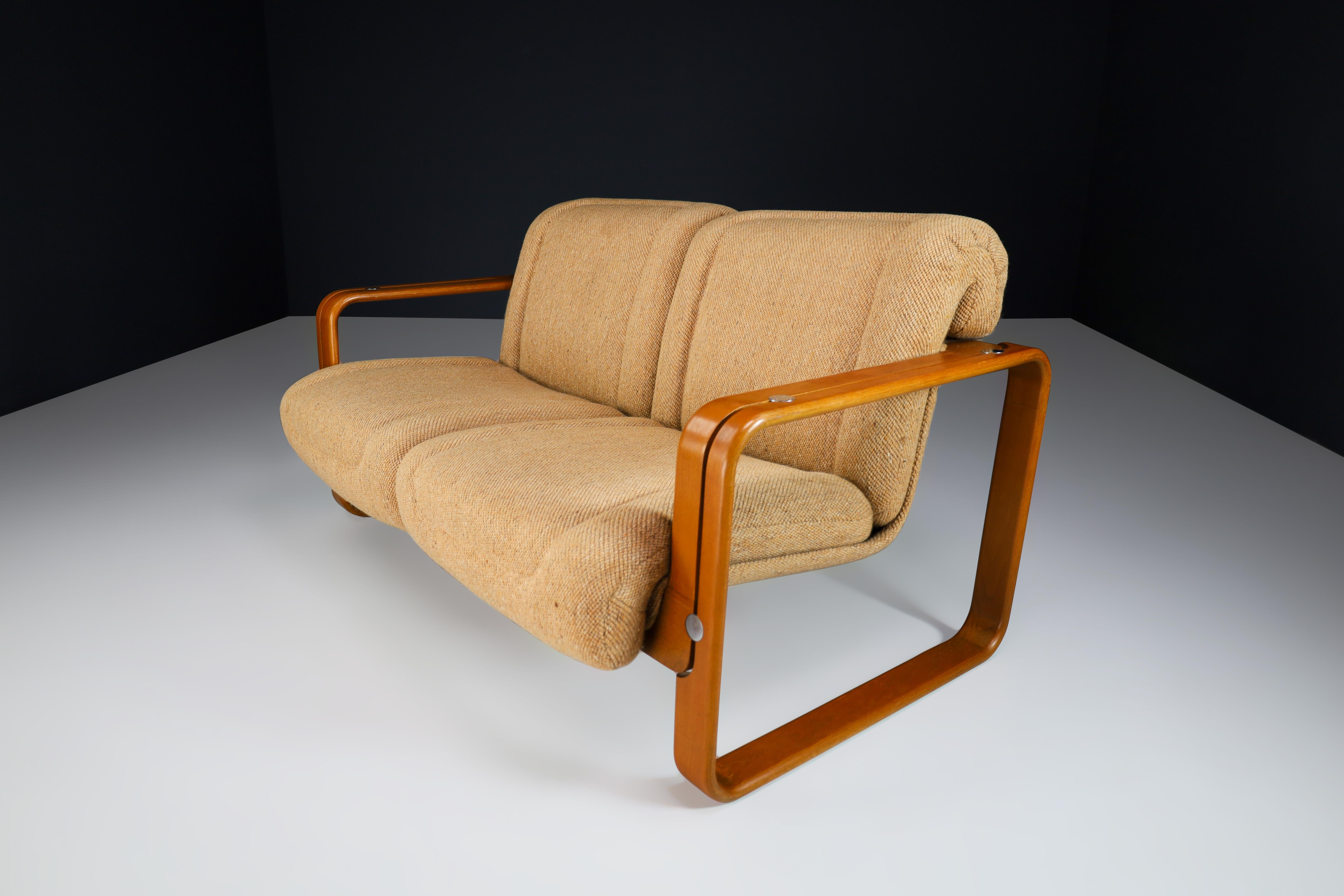 Jan Bočan Bentwood Two Seat Sofa in Original Jute Fabric 1960s

This two-seater sofa was designed by the award-winning architect Jan Bocan and possibly produced by Thonet or Ton. The sofa is in good original condition, and it has original upholstery