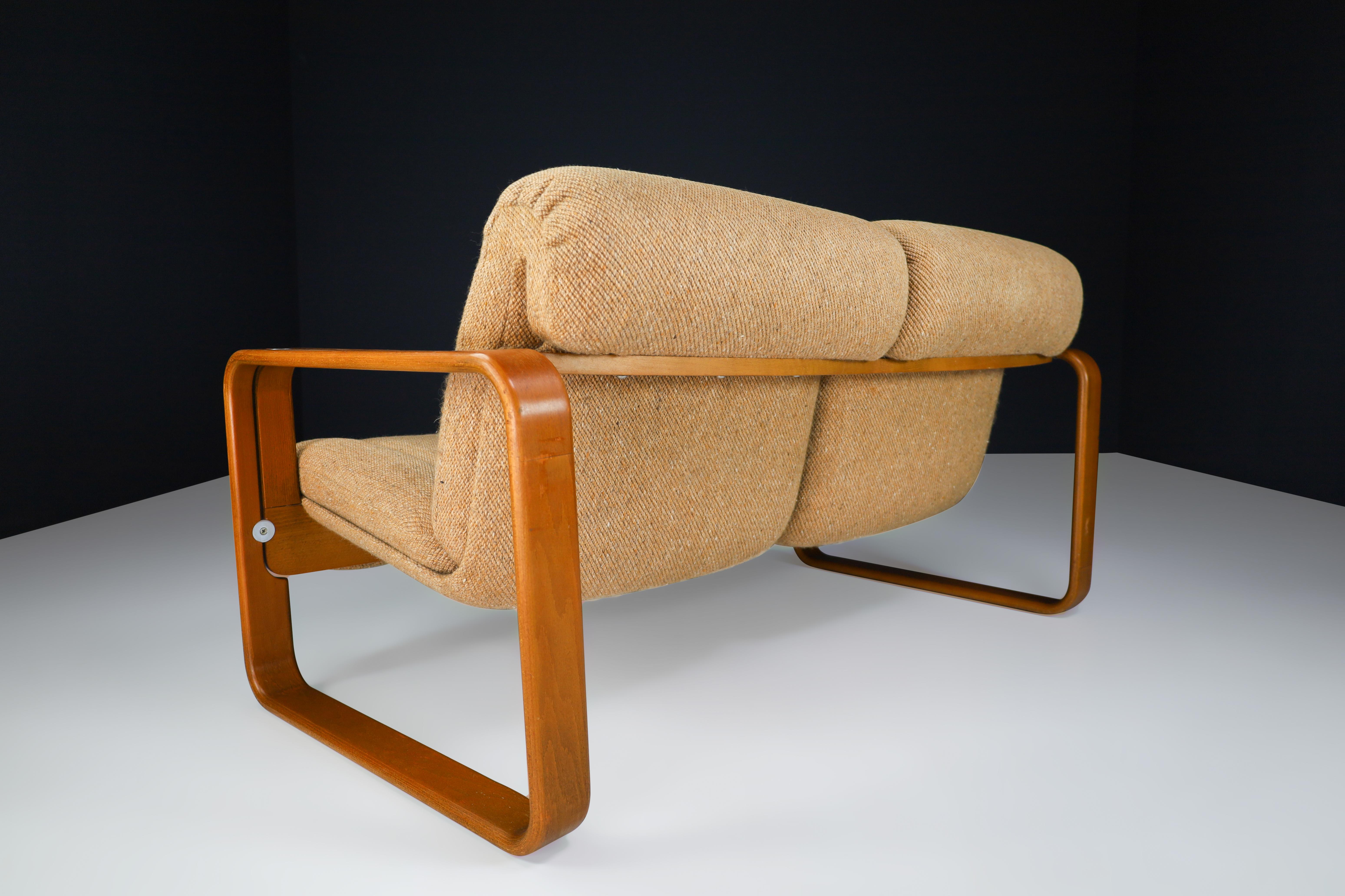 Jan Bočan Bentwood Two Seat Sofa in Original Jute Fabric 1960s In Good Condition For Sale In Almelo, NL