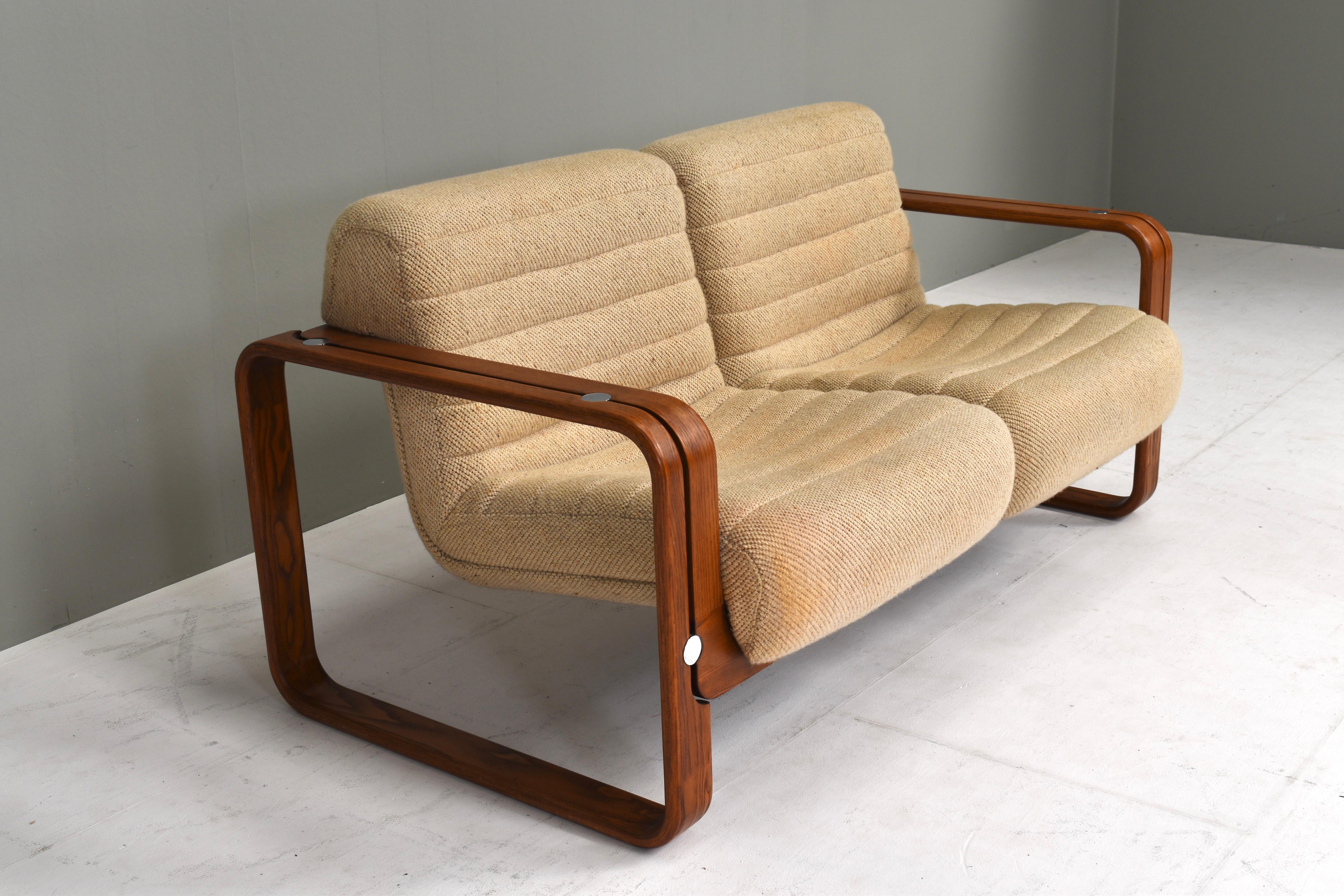 Jan Bocan sofa in bentwood and original fabric – Czech Republic, circa 1970 For Sale 4