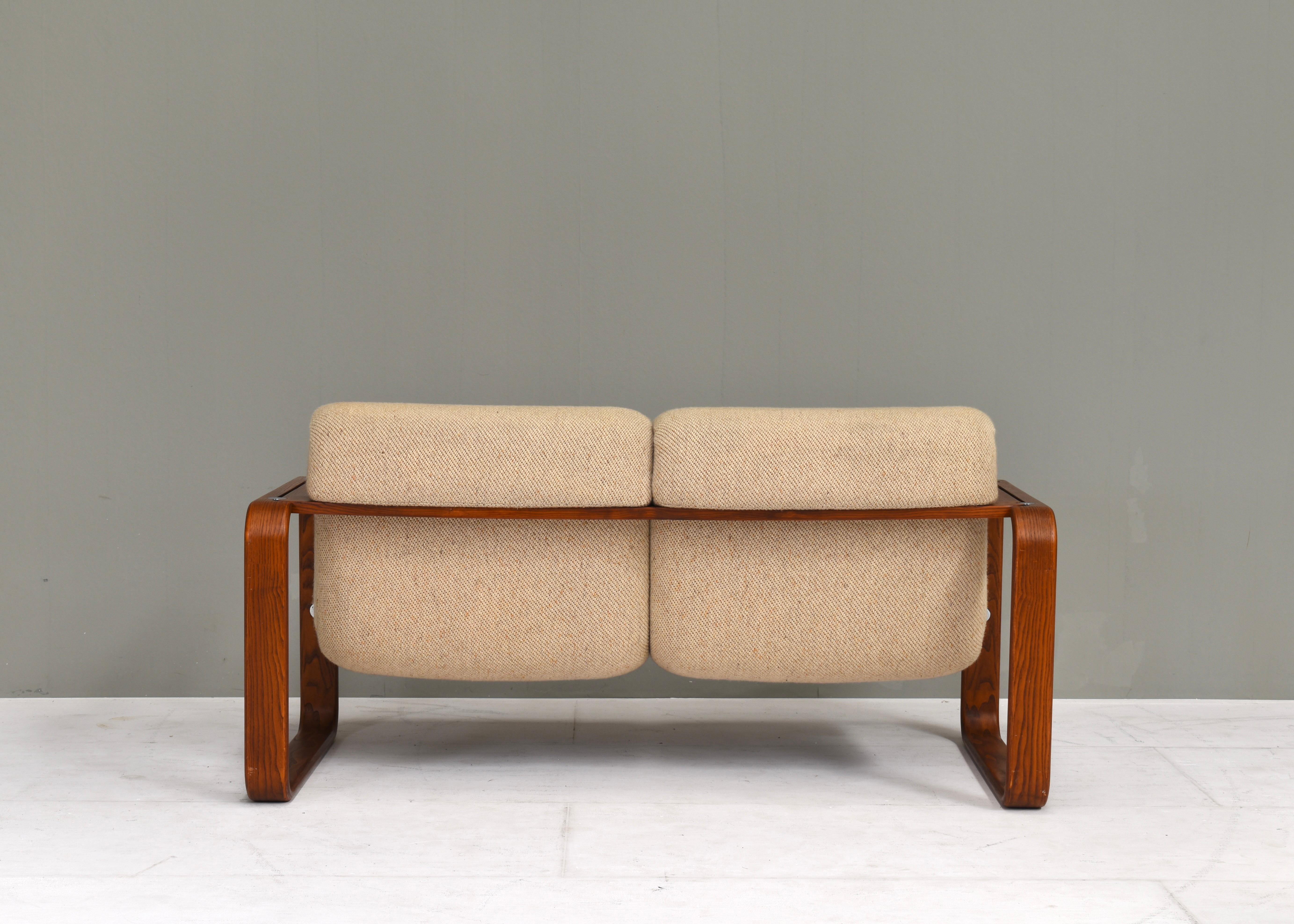 Fabric Jan Bocan sofa in bentwood and original fabric – Czech Republic, circa 1970 For Sale