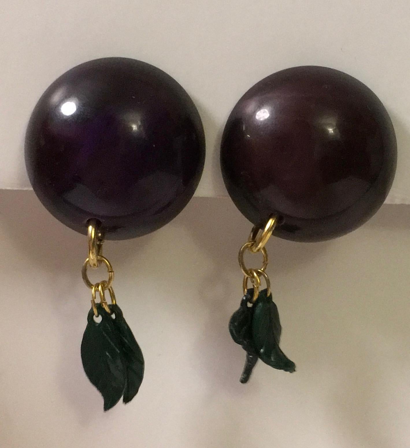 Jan Carlin Pair of Bakelite Grape Earrings  For Sale 1