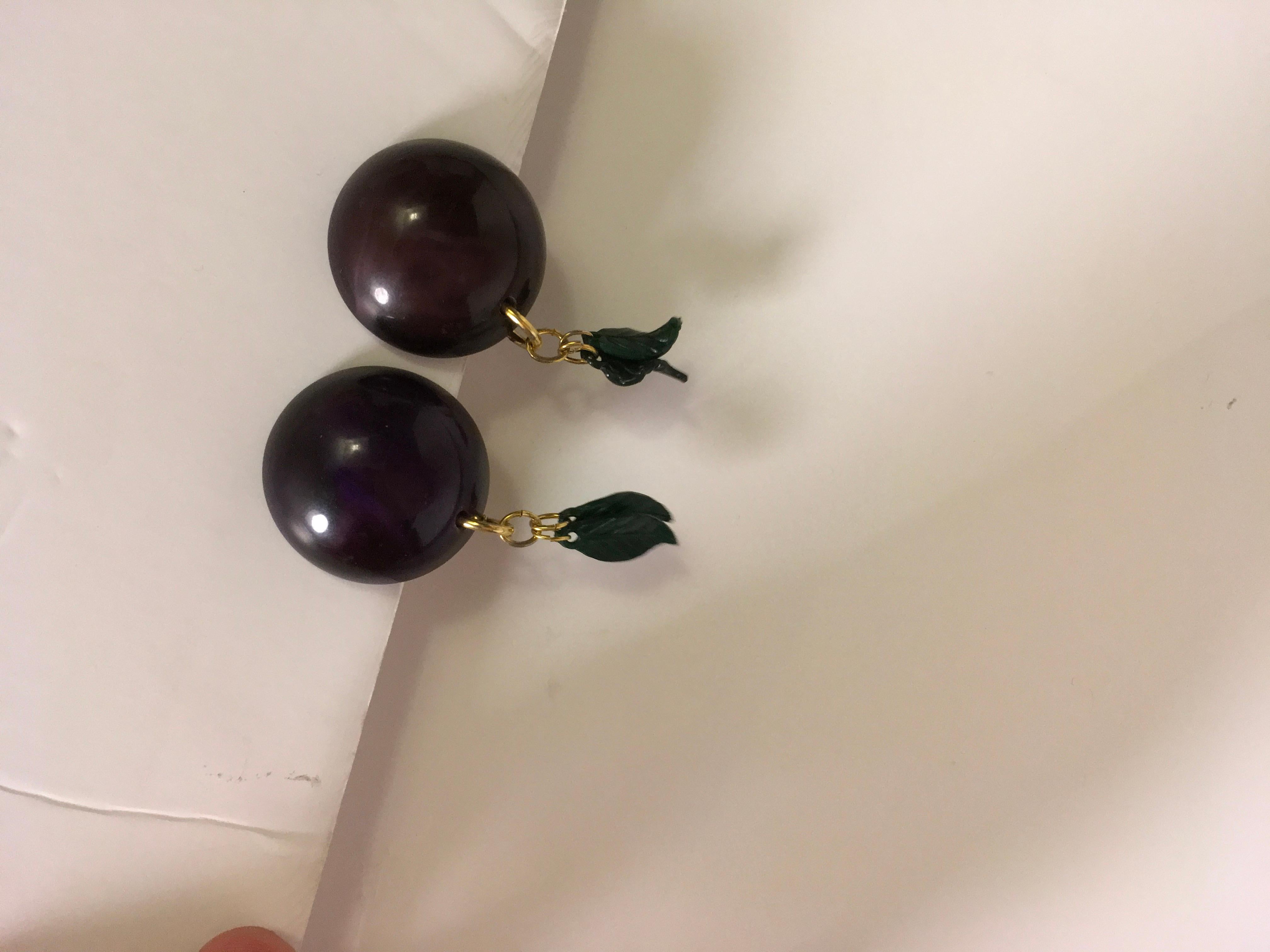 Jan Carlin Pair of Bakelite Grape Earrings  For Sale 4