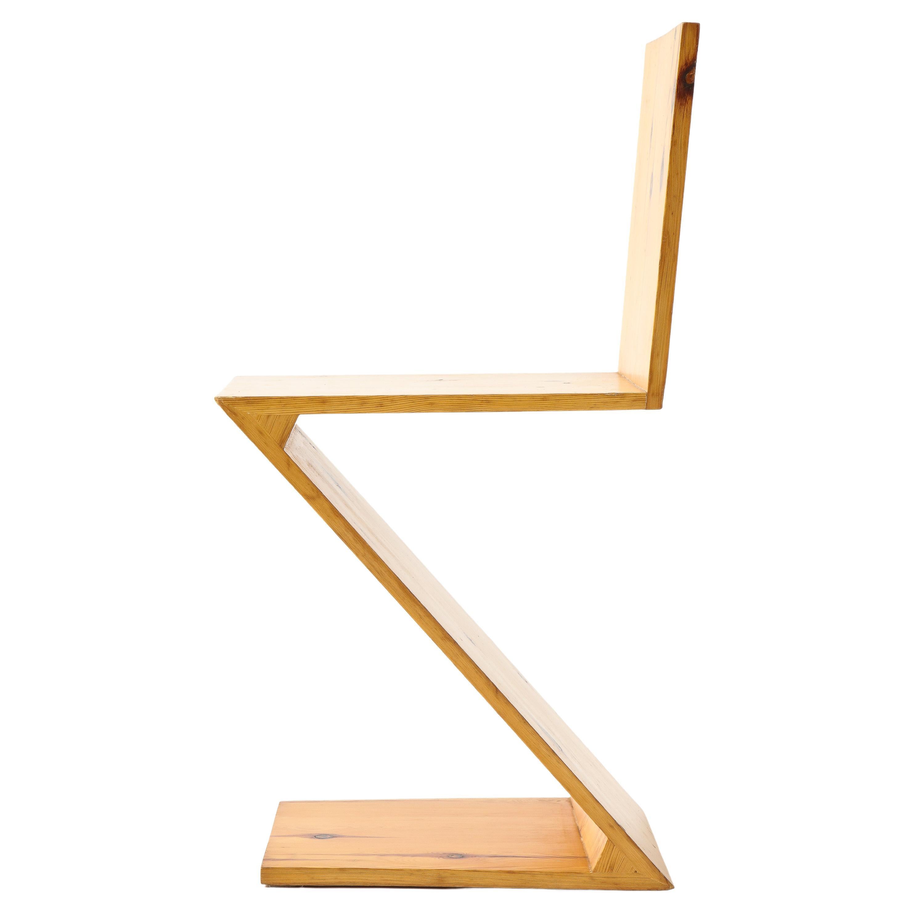 Jan Reitveld Zickzack-Stuhl aus Kiefernholz, Niederlande
Maße: H: 29,5 B: 14,25 T: 17,25 Zoll.