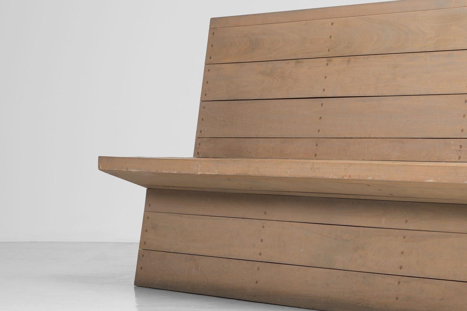 Milieu du XXe siècle Jan de Jong banc pour maison de retraite Olmenhof Pays-Bas 1965 en vente