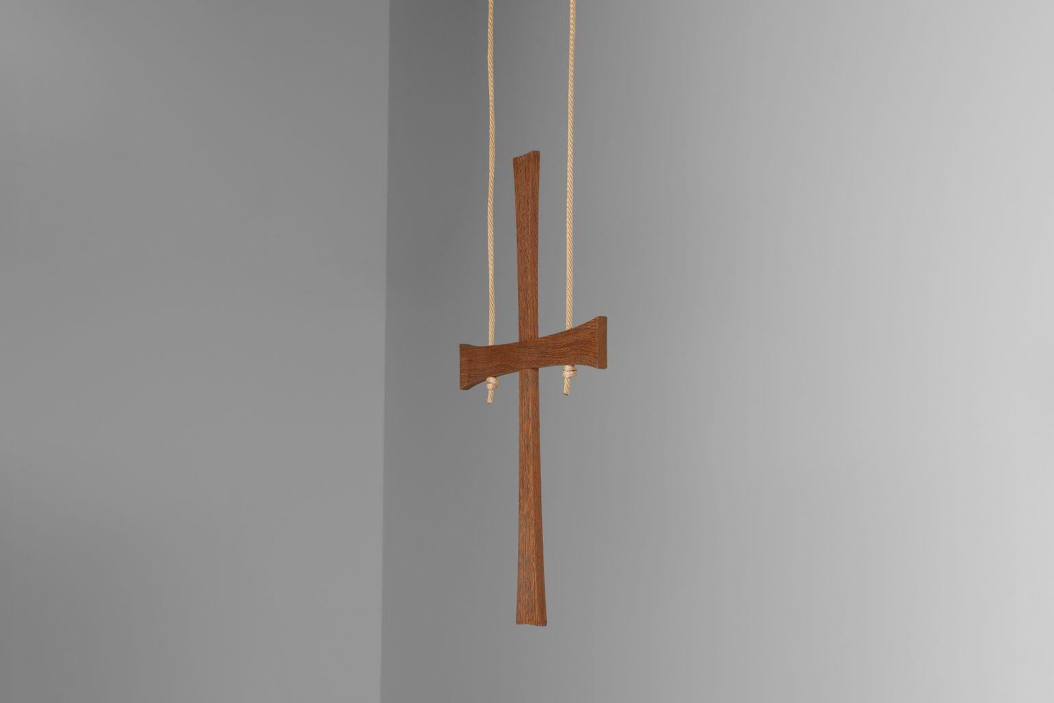 Ciondolo a croce Jan de Jong Chiesa di Sint Willibrordus Almelo 1964 in vendita 7