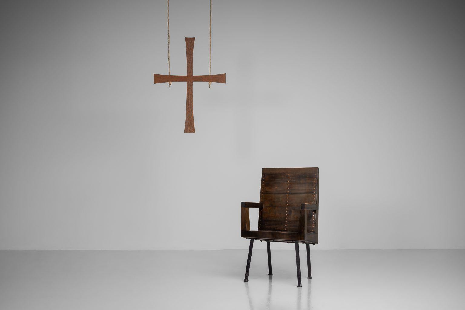 Ciondolo a croce Jan de Jong Chiesa di Sint Willibrordus Almelo 1964 in vendita 9