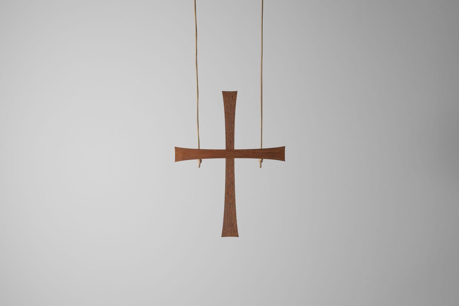 Ciondolo a croce Jan de Jong Chiesa di Sint Willibrordus Almelo 1964 In condizioni buone in vendita a Roosendaal, Noord Brabant