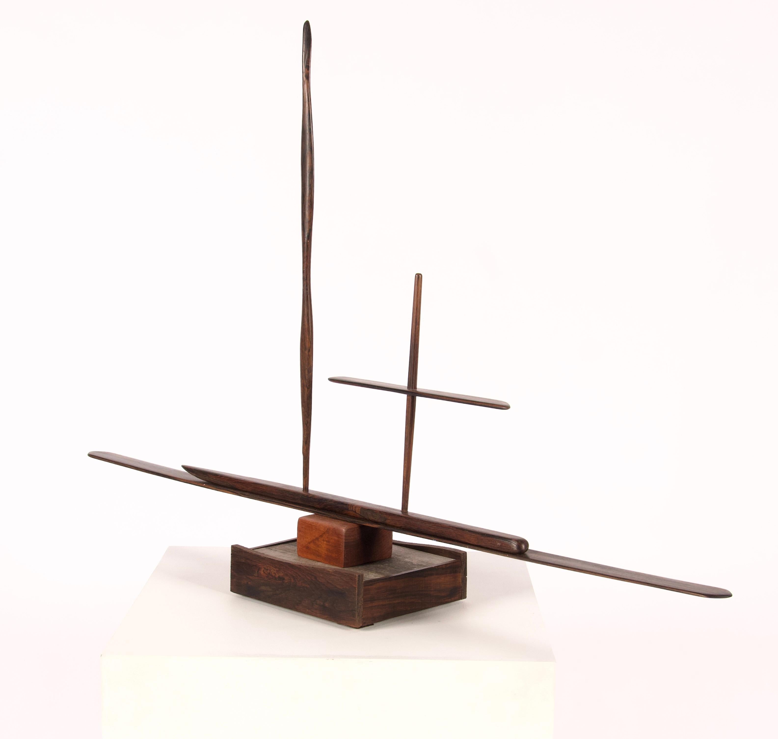 Abstrakte modernistische Jan De Swart-Skulptur aus gemischten Hölzern, kalifornischer Künstler (amerikanisch) im Angebot