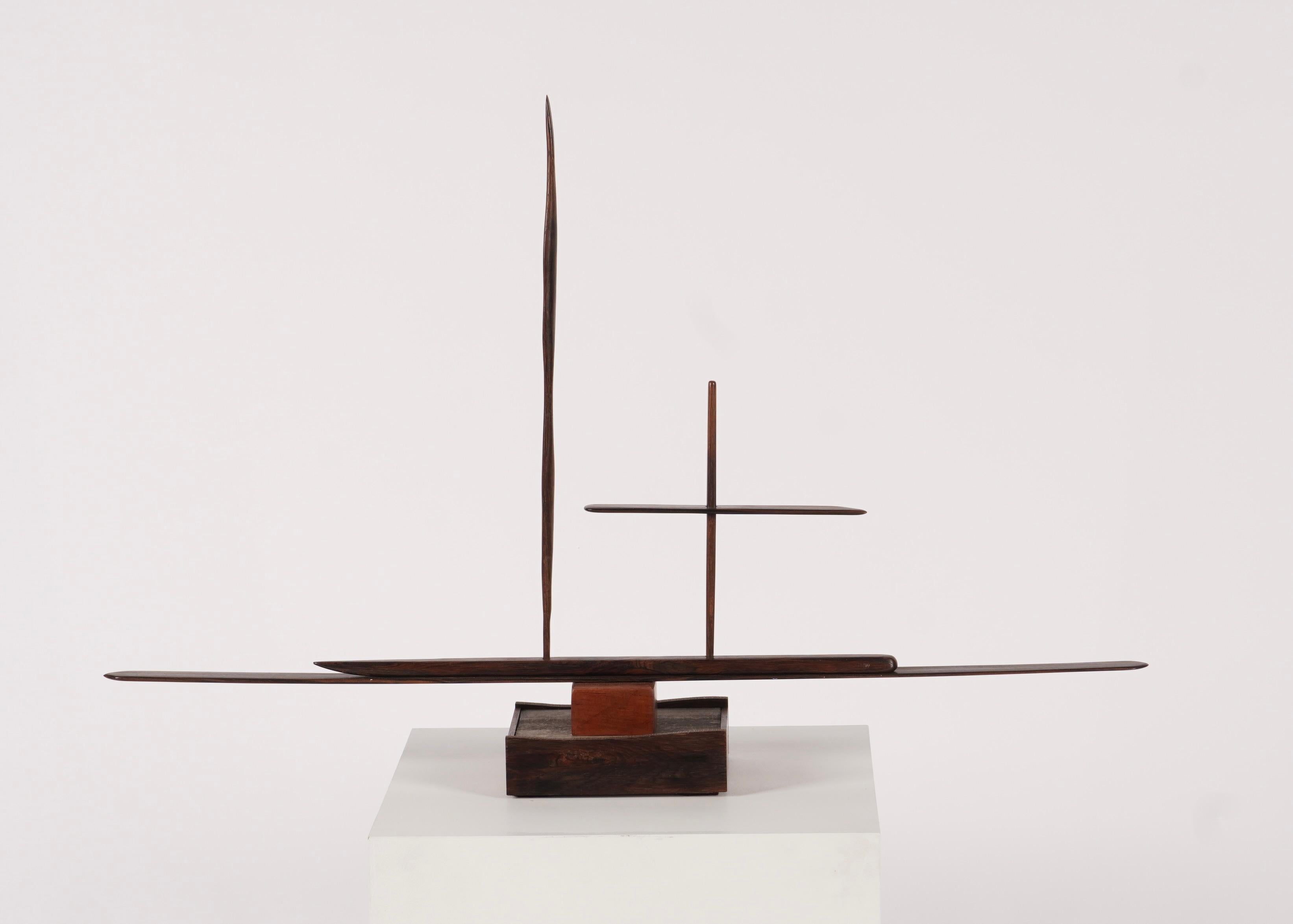 Abstrakte modernistische Jan De Swart-Skulptur aus gemischten Hölzern, kalifornischer Künstler im Angebot 1