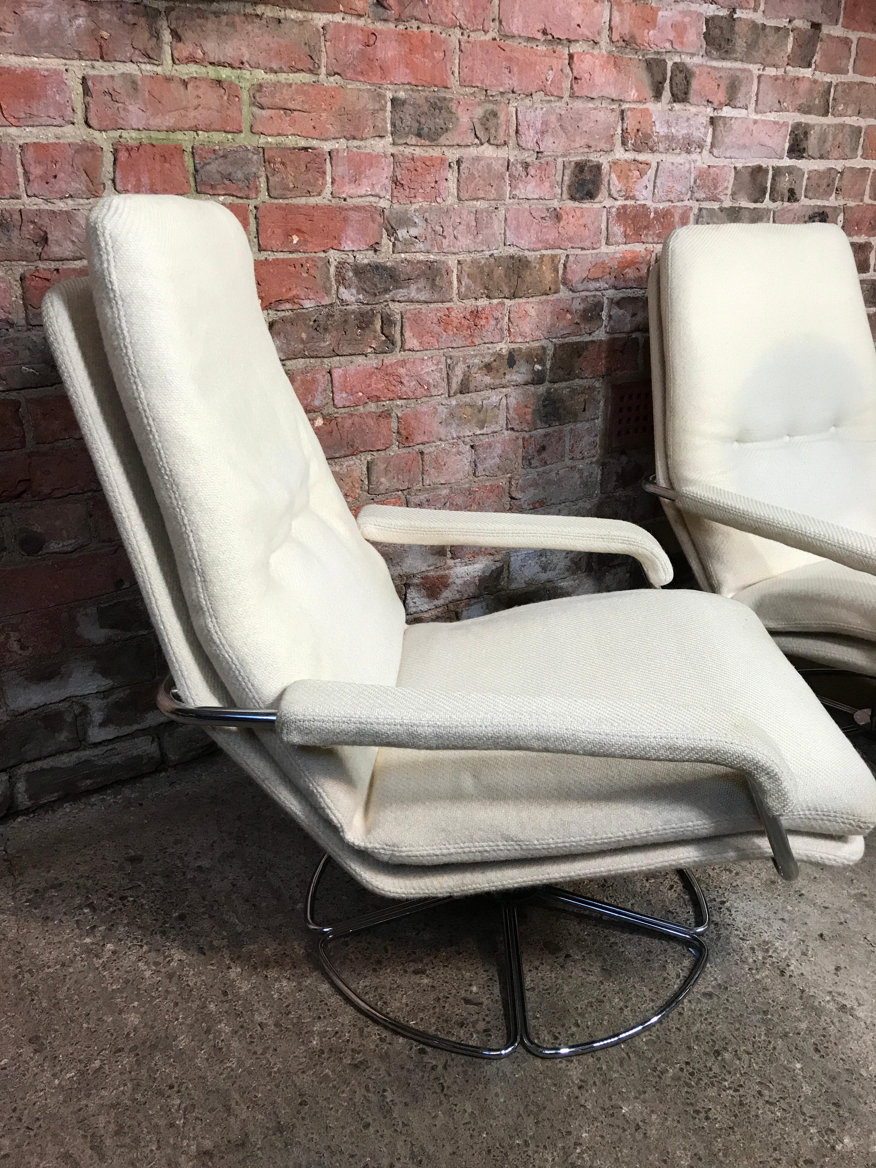 Mid-Century Modern Jan des Bouvri for Gelderland Chrome Base White Woolen Swivel Vintage Armchair For Sale