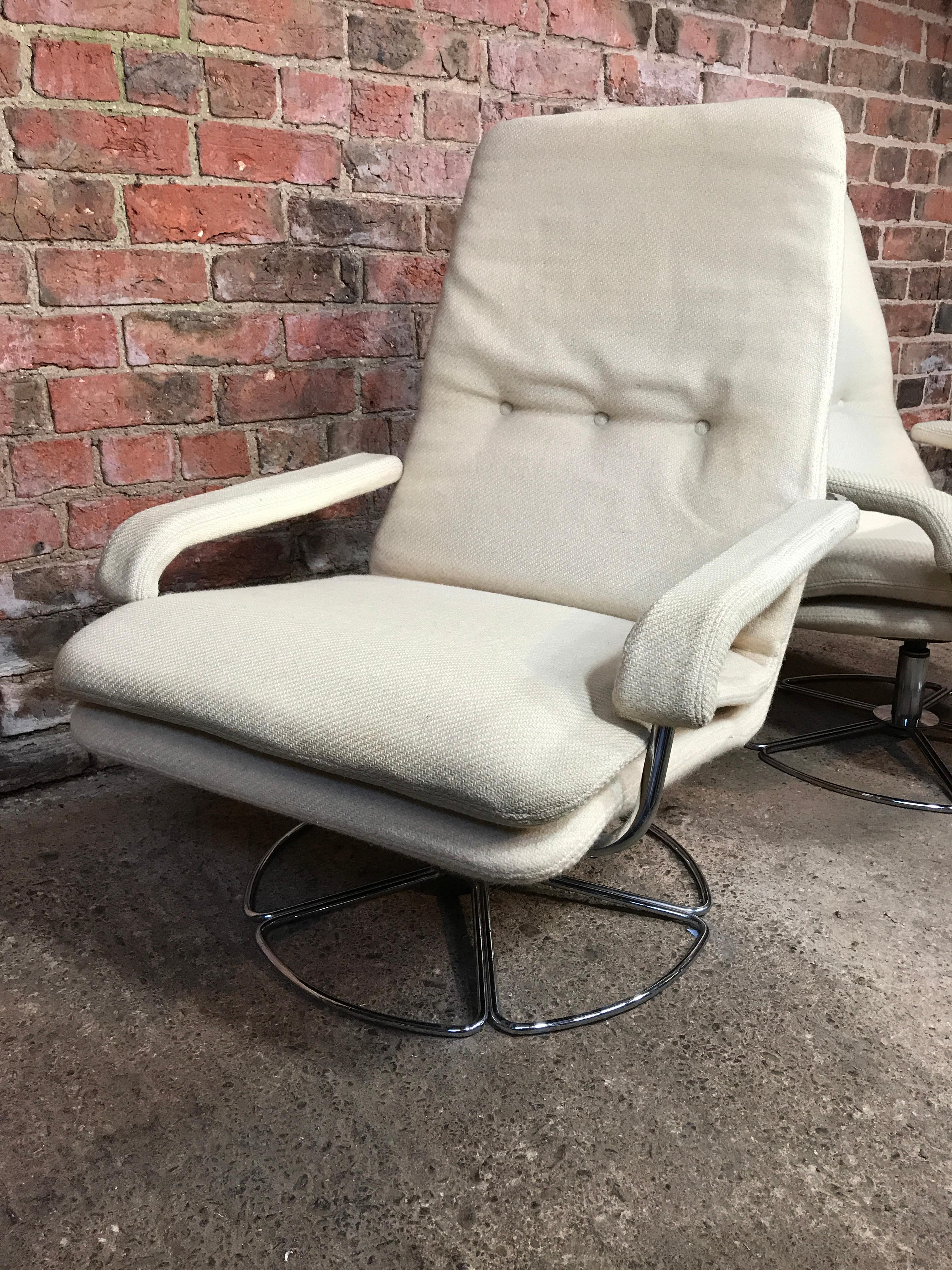 Metal Jan des Bouvri for Gelderland Chrome Base White Woolen Swivel Vintage Armchair For Sale