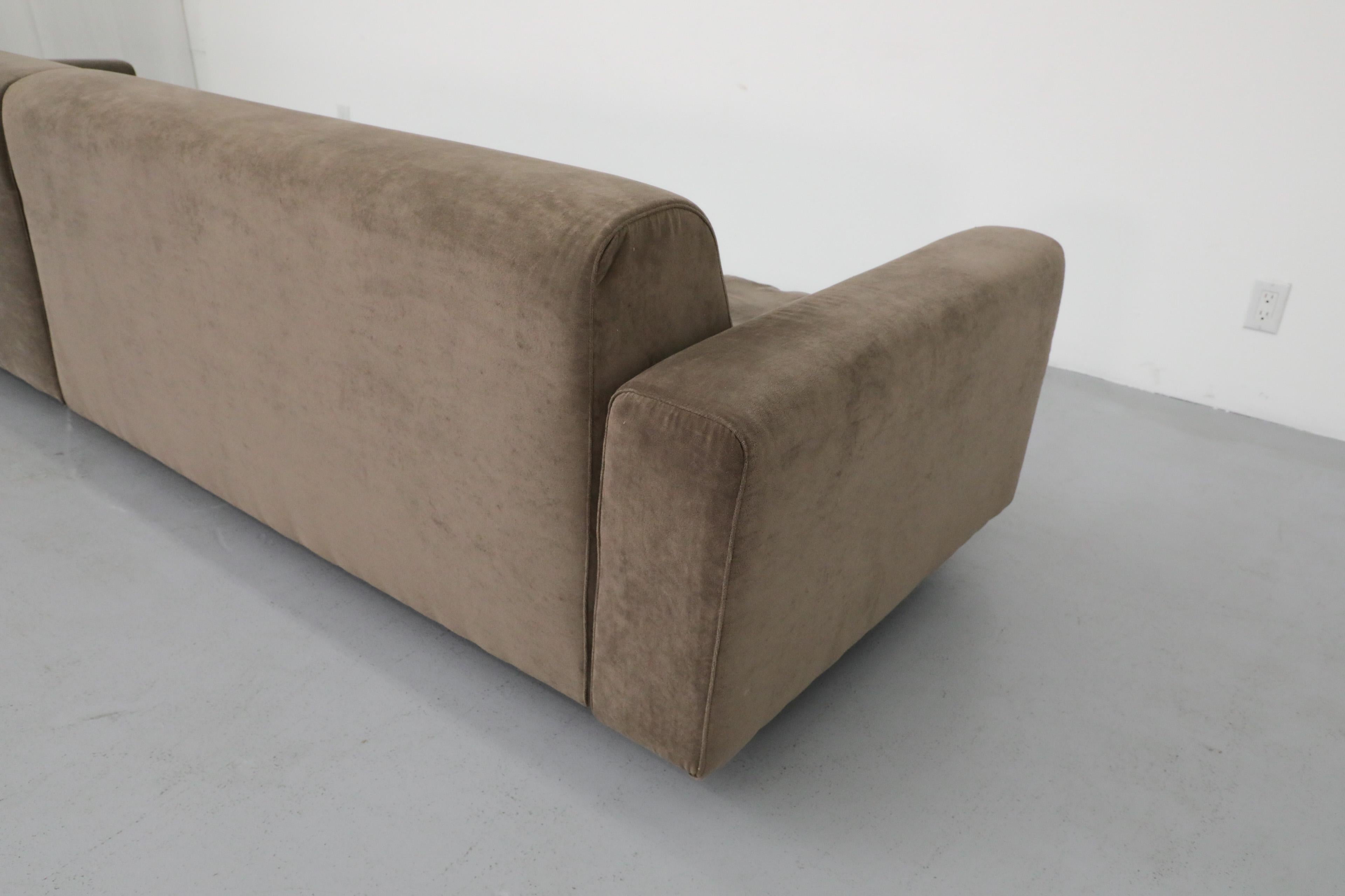 Jan Des Bouvrie (Attr) Langes zweiteiliges graues Chenille-Sofa aus grauem Chenille für Gelderland, 1980er Jahre 5