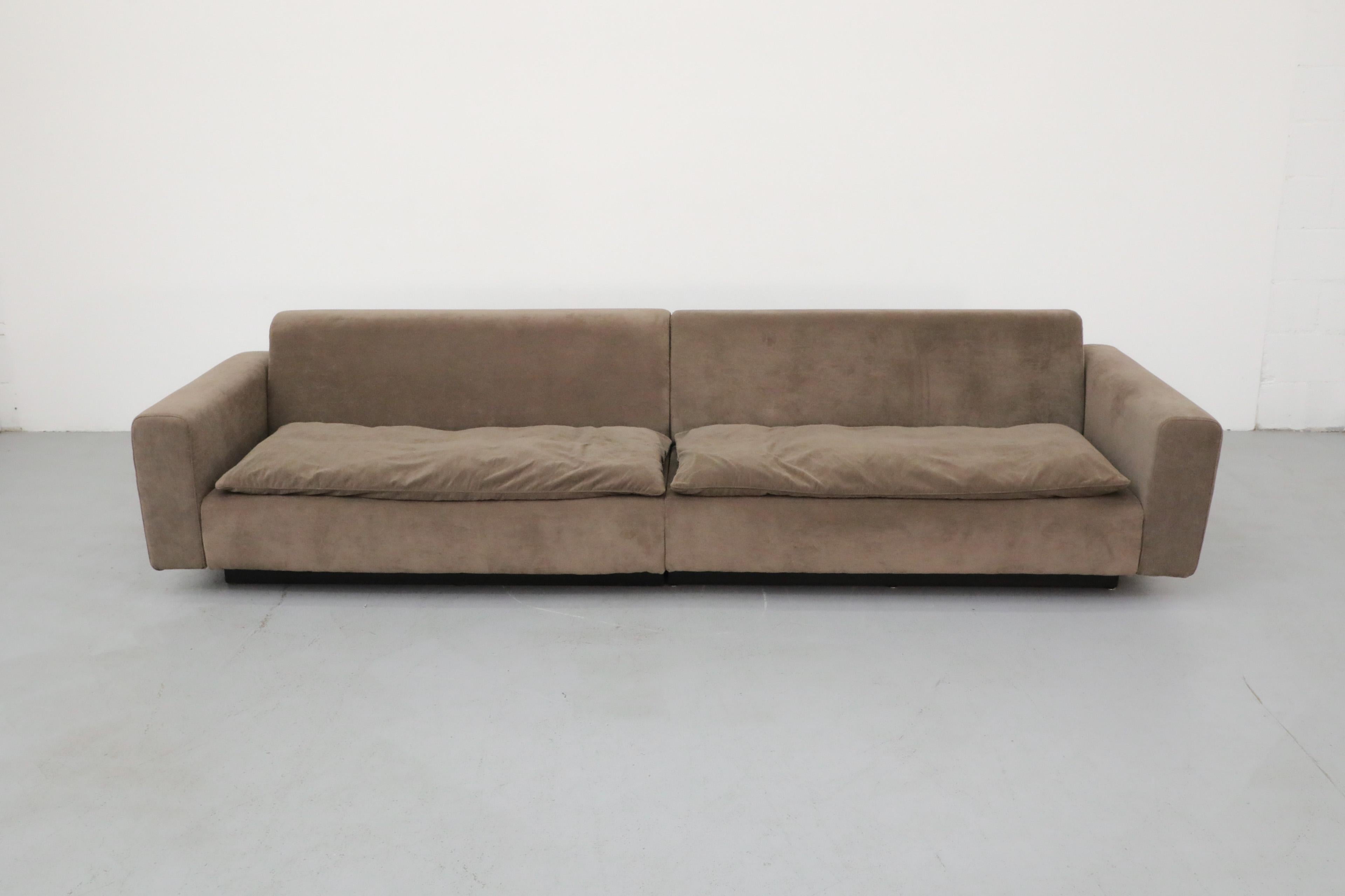 Jan Des Bouvrie (Attr) Langes zweiteiliges graues Chenille-Sofa aus grauem Chenille für Gelderland, 1980er Jahre (Moderne der Mitte des Jahrhunderts)