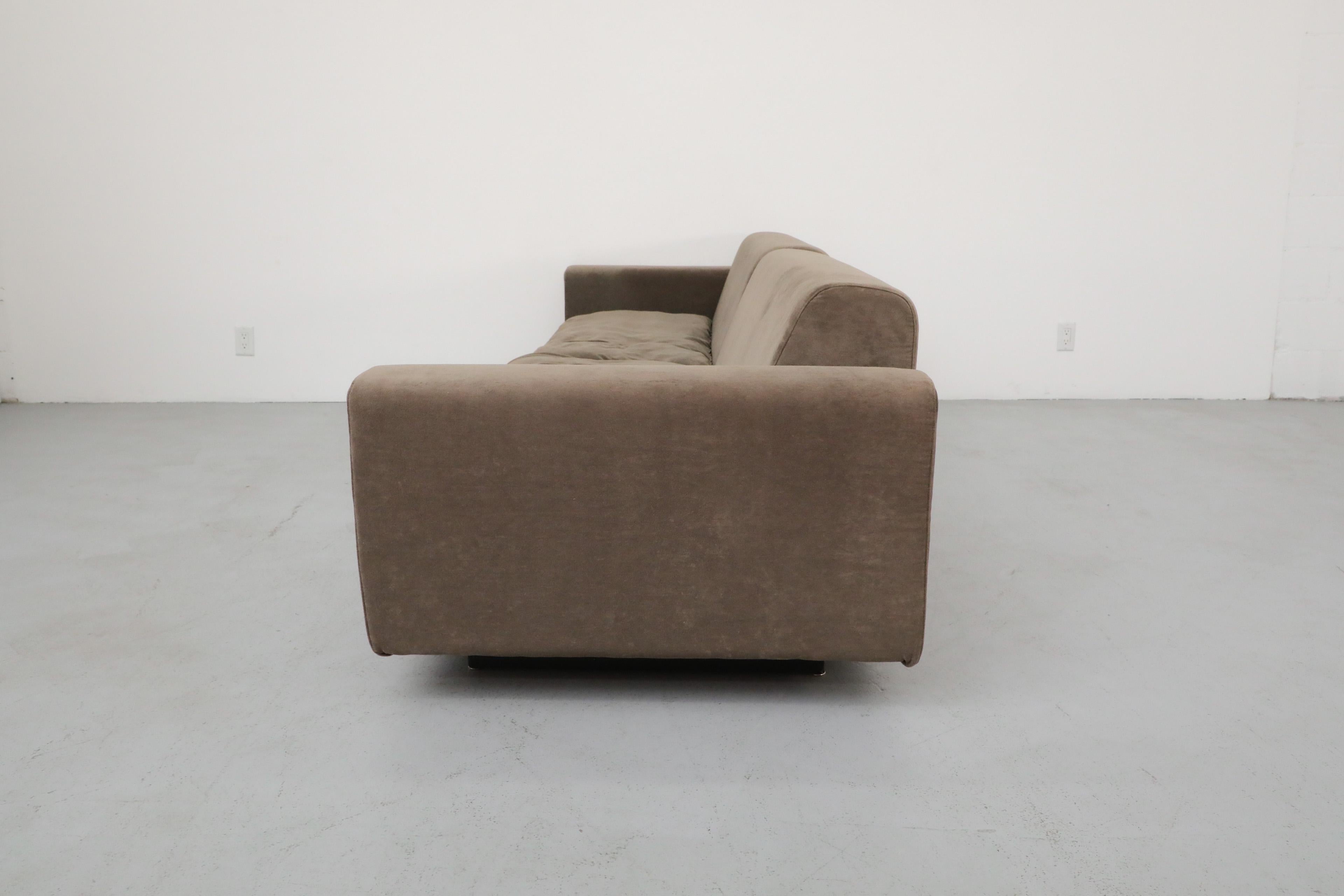 Jan Des Bouvrie (Attr) Langes zweiteiliges graues Chenille-Sofa aus grauem Chenille für Gelderland, 1980er Jahre (Ende des 20. Jahrhunderts)