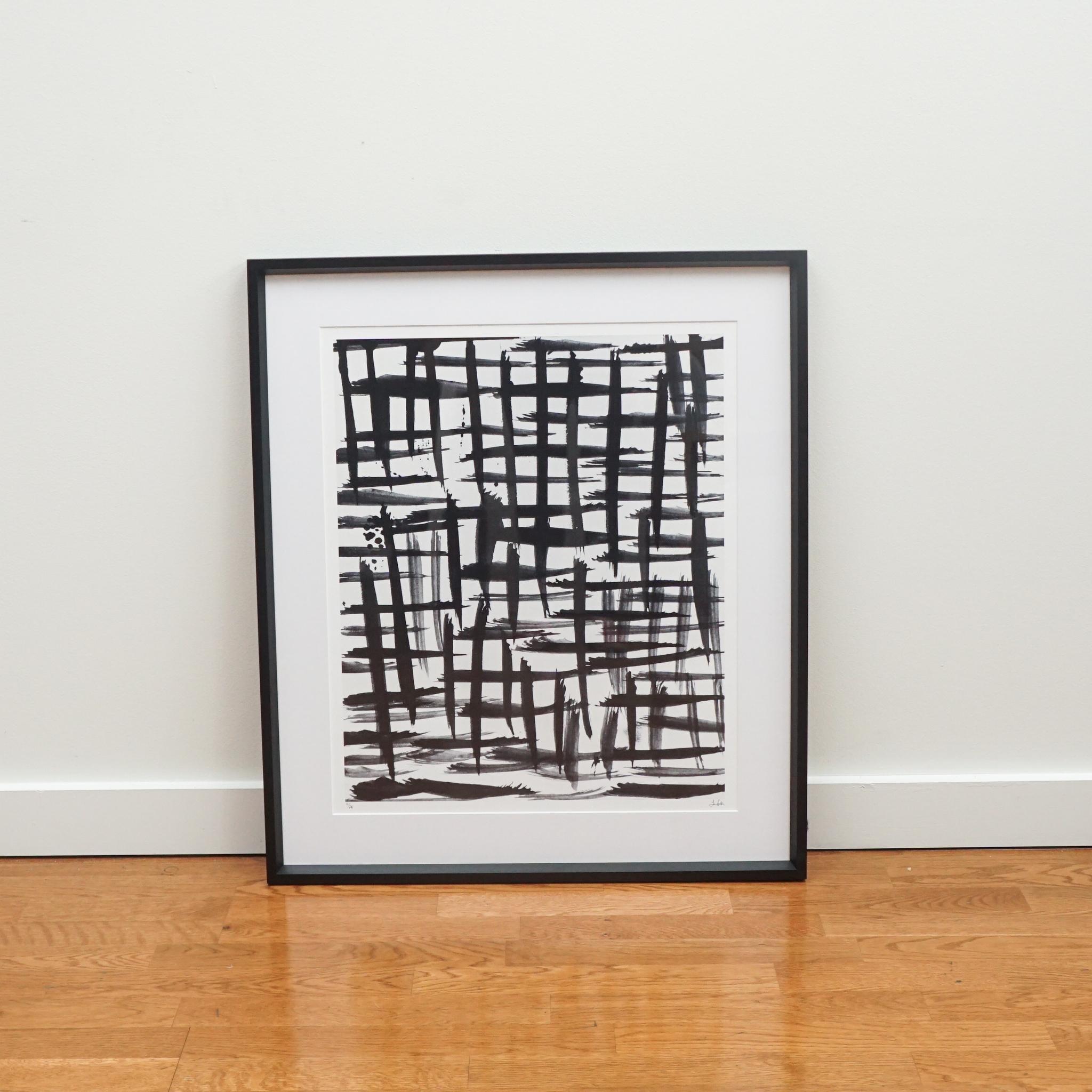 Dieser Kunstdruck der britischen Künstlerin Jan Erika, die für ihre farbenfrohen Werke bekannt ist, ist eine Studie in Schwarz-Weiß.  Der Giclee-Kunstdruck mit dem Titel 
