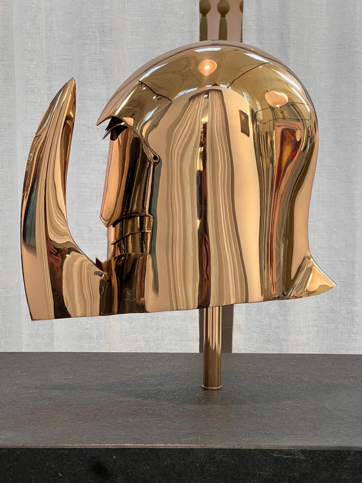 Abstract Sculpture Jan Fabre - Sculpture en bronze guildé appelée "Oryctis Rhinoceros (Helmet for Jan)".