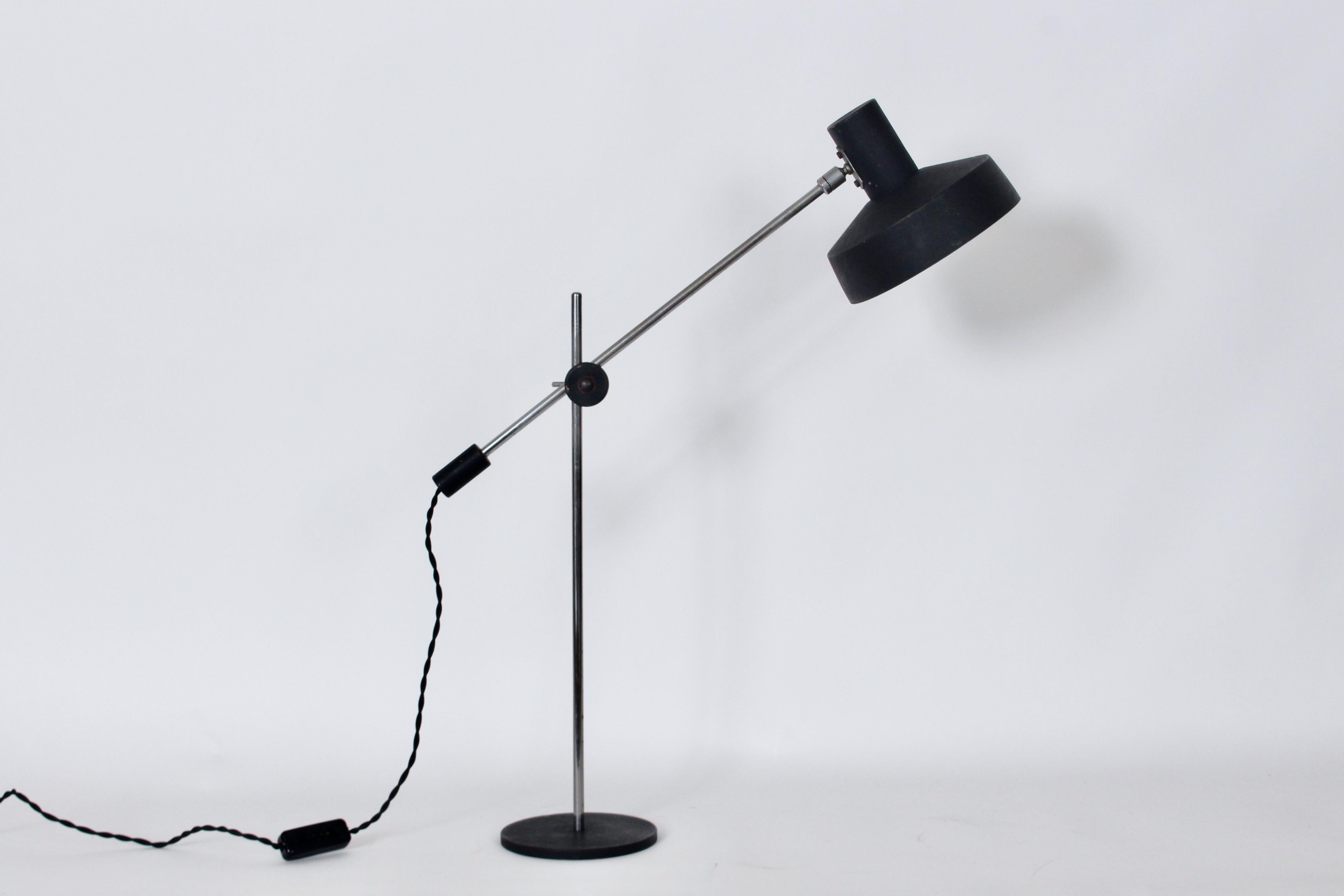 Jan Hoogervorst für Anvia Schreibtischlampe mit Gegengewicht aus Chrom und schwarzem Schirm im Angebot 13