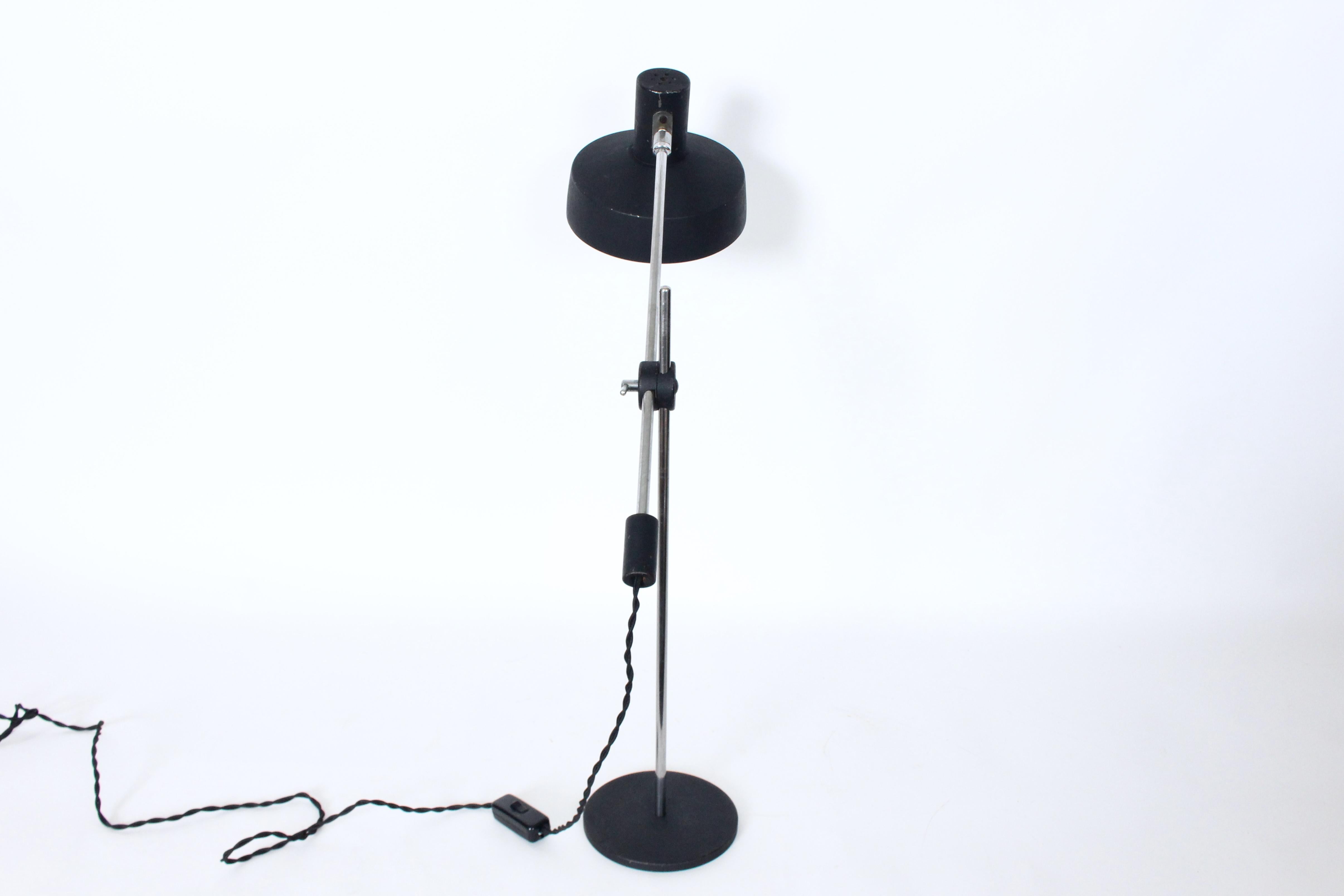 Jan Hoogervorst für Anvia Schreibtischlampe mit Gegengewicht aus Chrom und schwarzem Schirm (Metall) im Angebot