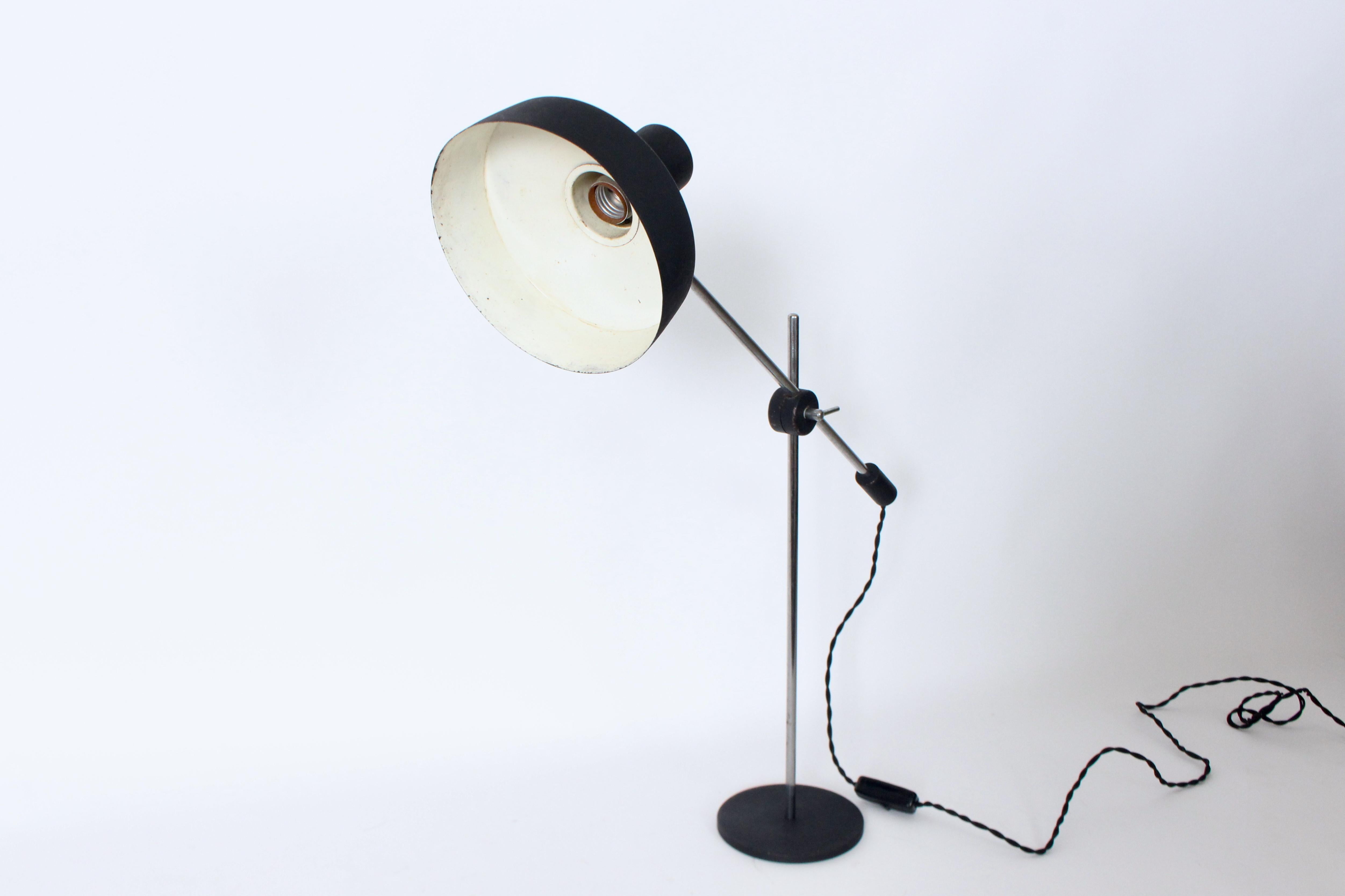 Jan Hoogervorst für Anvia Schreibtischlampe mit Gegengewicht aus Chrom und schwarzem Schirm im Angebot 1