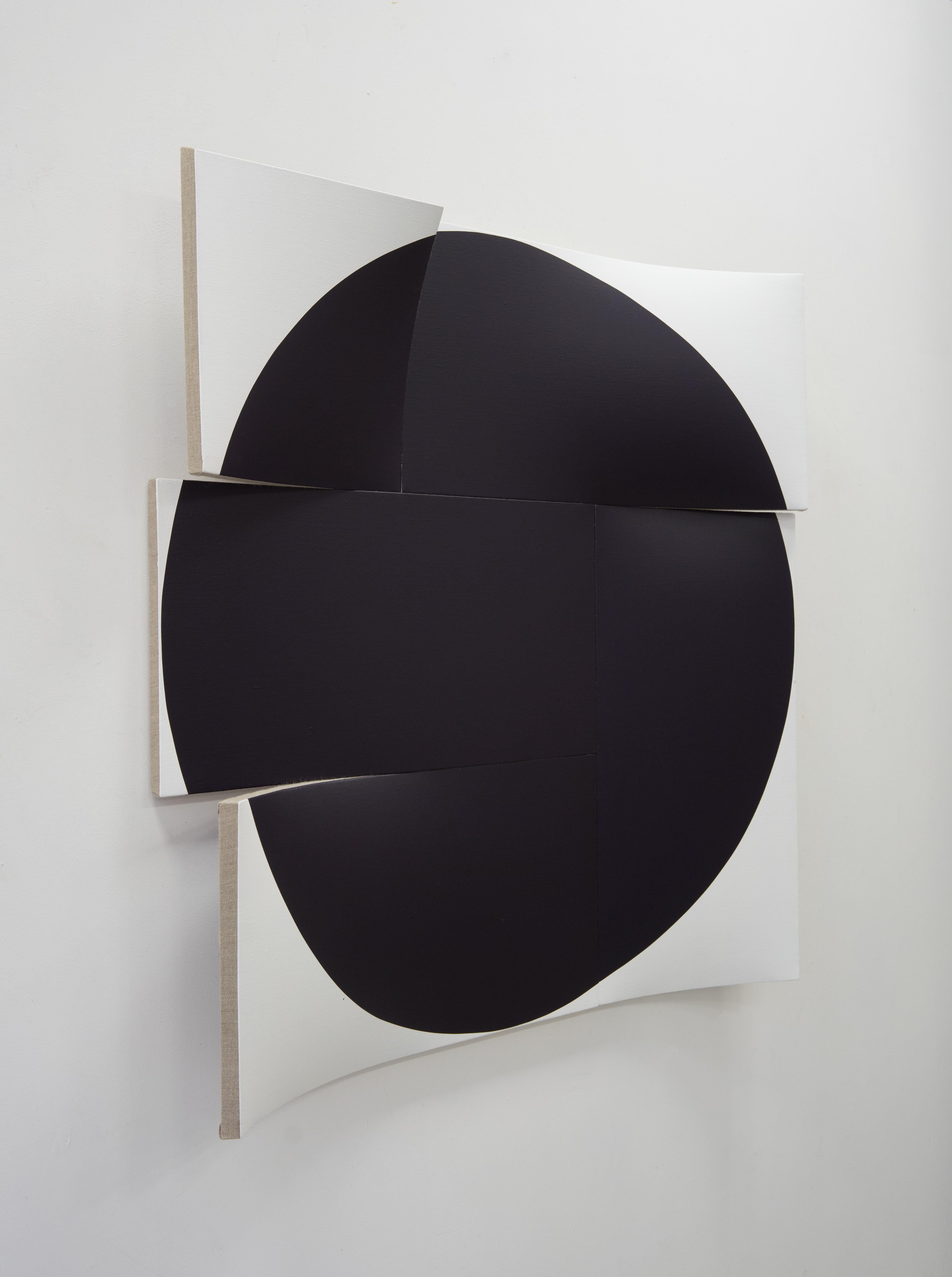 Flat-Out Pointless Violet-Black - Sculpture by Jan Maarten Voskuil