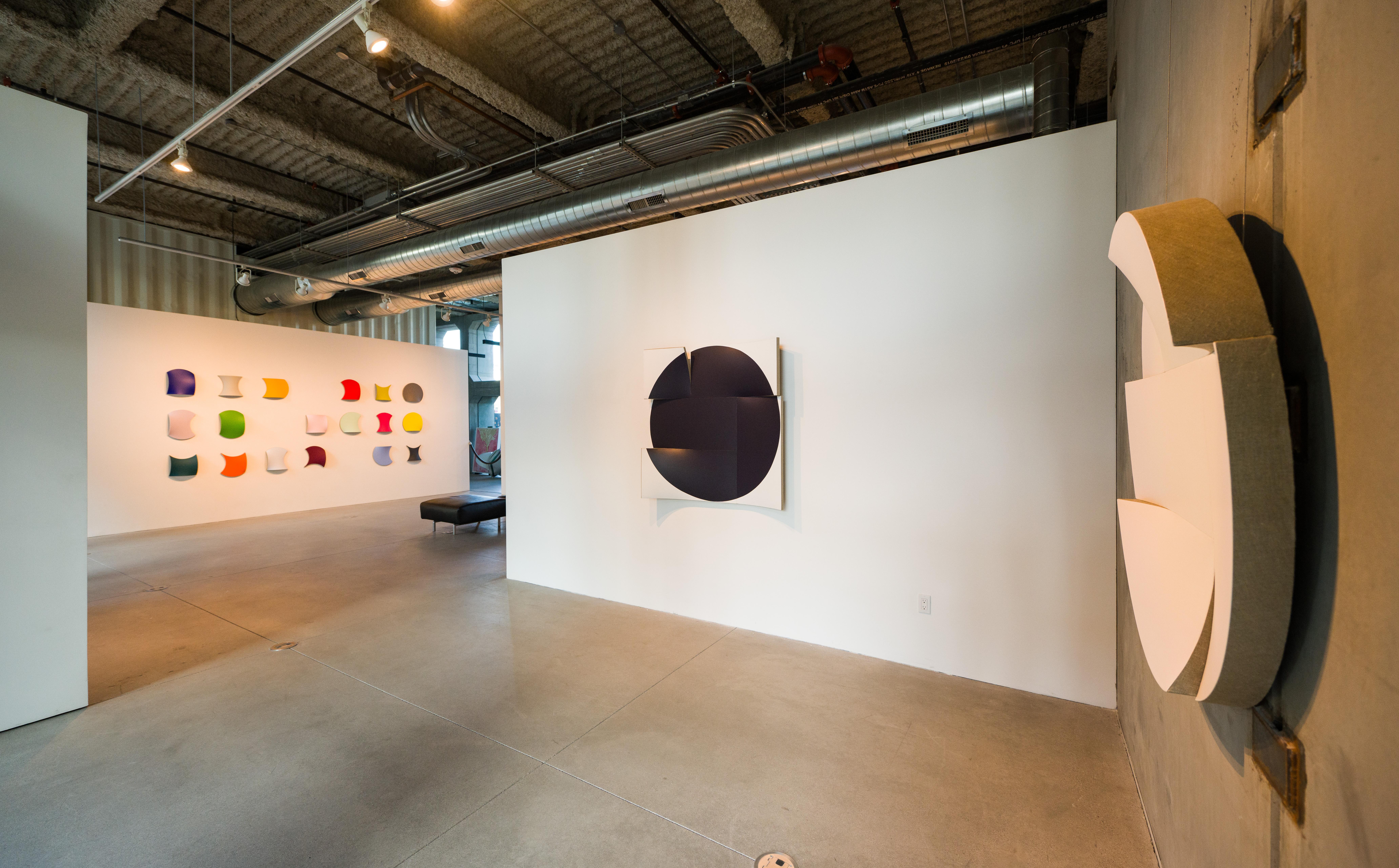 acrylic on linen    45.5 x 45.5 x 5 inches

b. 1964, Arnhem

Jan Maarten Voskuil stretches his paintings into the third dimension. His crafted, partly curved wooden constructions are based on simple geometric principles: the circle, the square, and