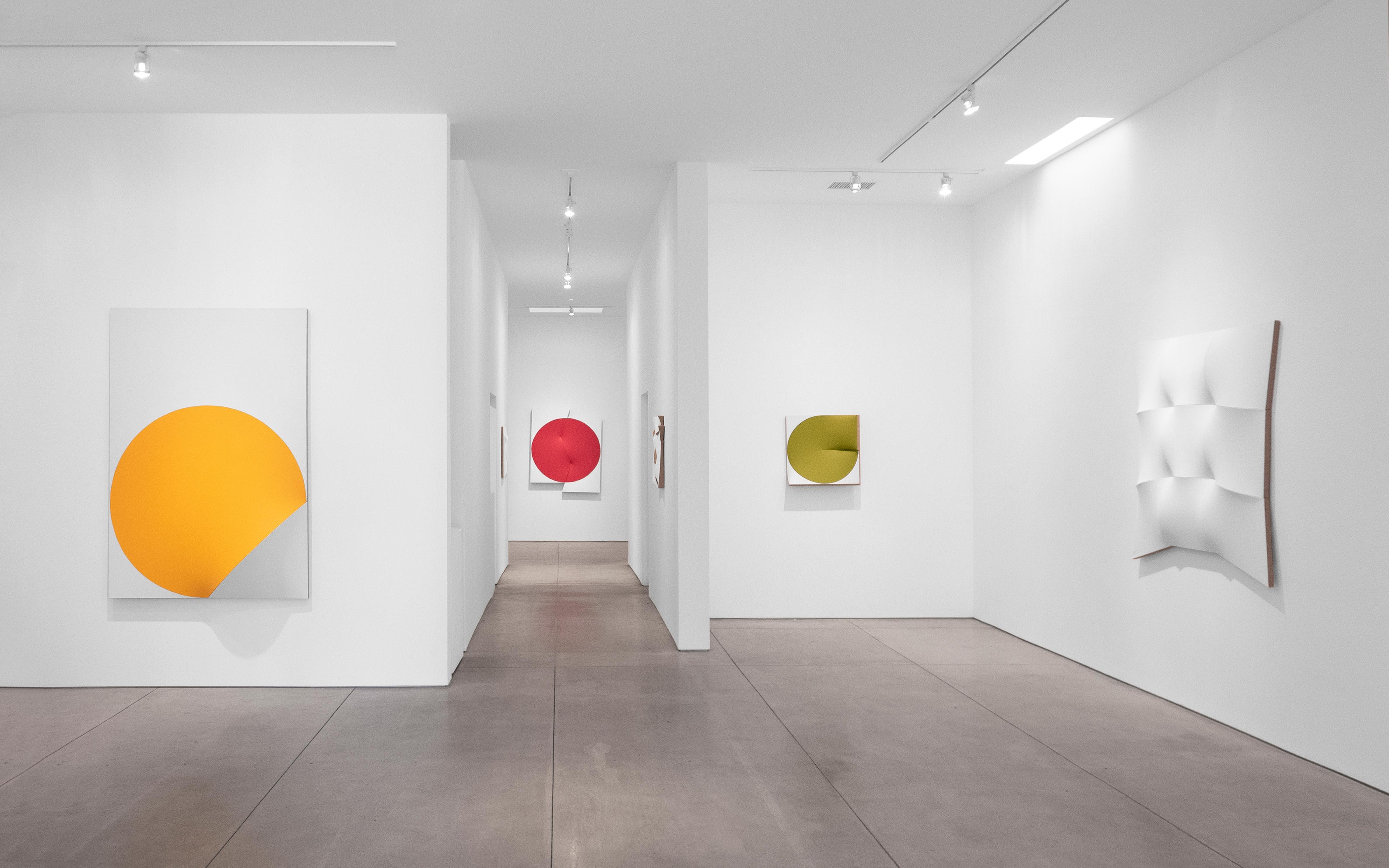 Neuf cercles blancs quadrillés II en vente 1