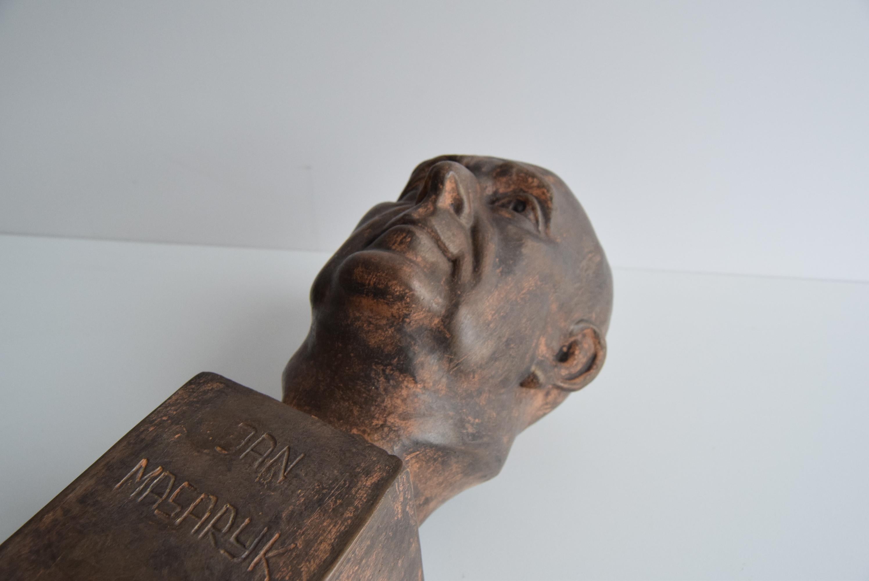 Busto in ceramica di Jan Masaryk, anni '50 circa. in vendita 8