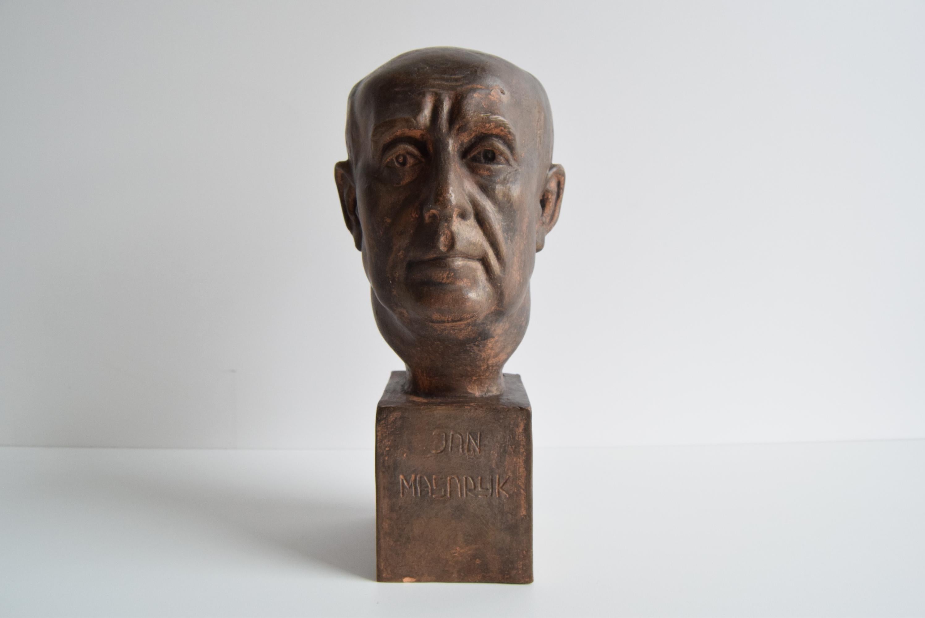 
An He visse nel 1886-1948
Era un diplomatico e politico cecoslovacco, figlio del primo presidente cecoslovacco Tomáš Garrigue Masaryk.
Condizioni originali