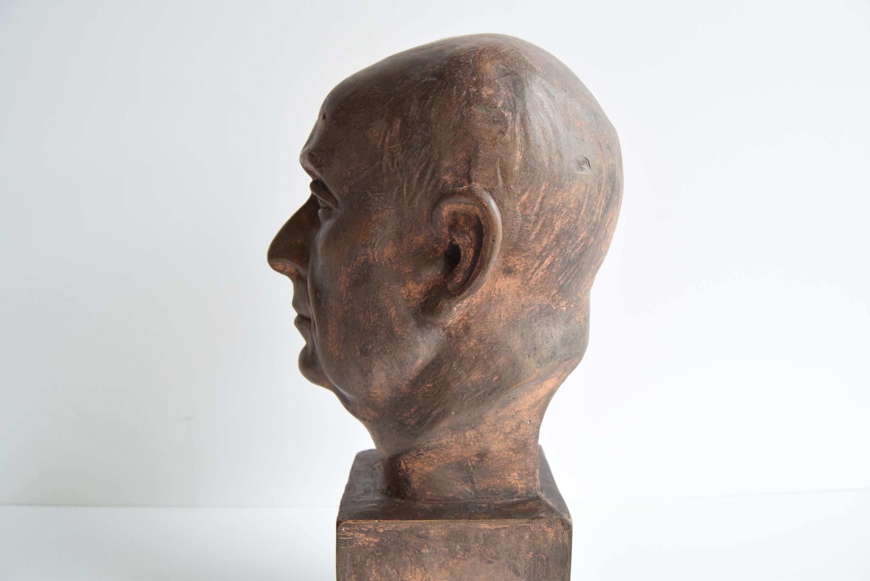 Busto in ceramica di Jan Masaryk, anni '50 circa. In condizioni buone in vendita a Praha, CZ
