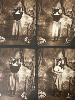 Jan Saudek, fotografo ceco, stampa di modelli in seppia, intitolata "Lo specchio".