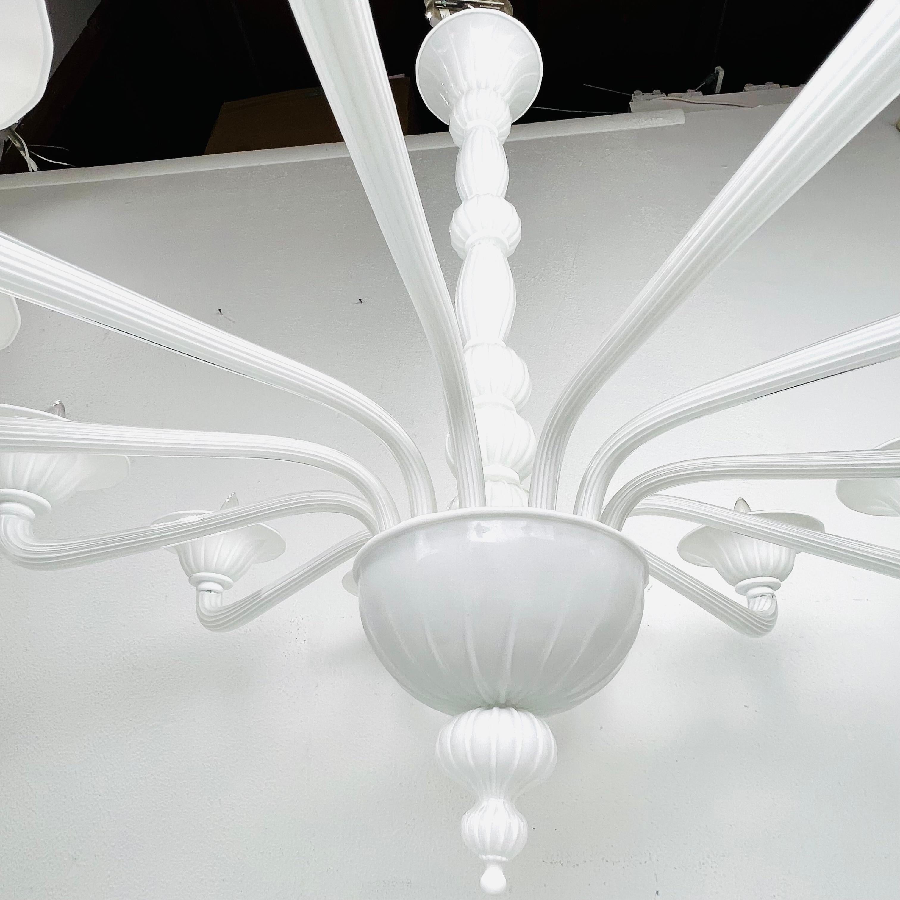 20ième siècle Jan Showers Lustre à 12 lumières en verre Murano en vente