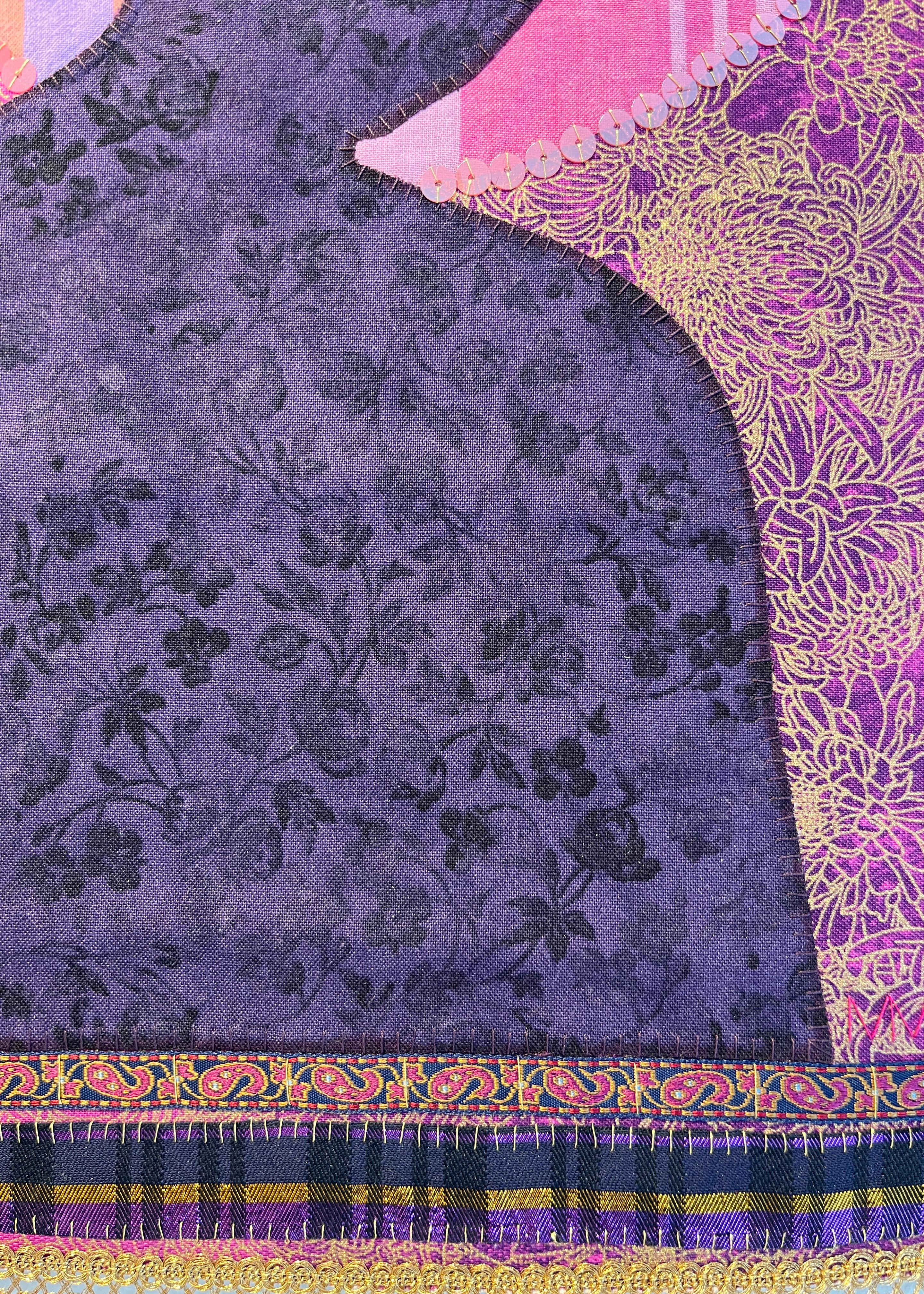 Untitled MM11, silhouette, motif, textile, icône, violet, rose, or en vente 12