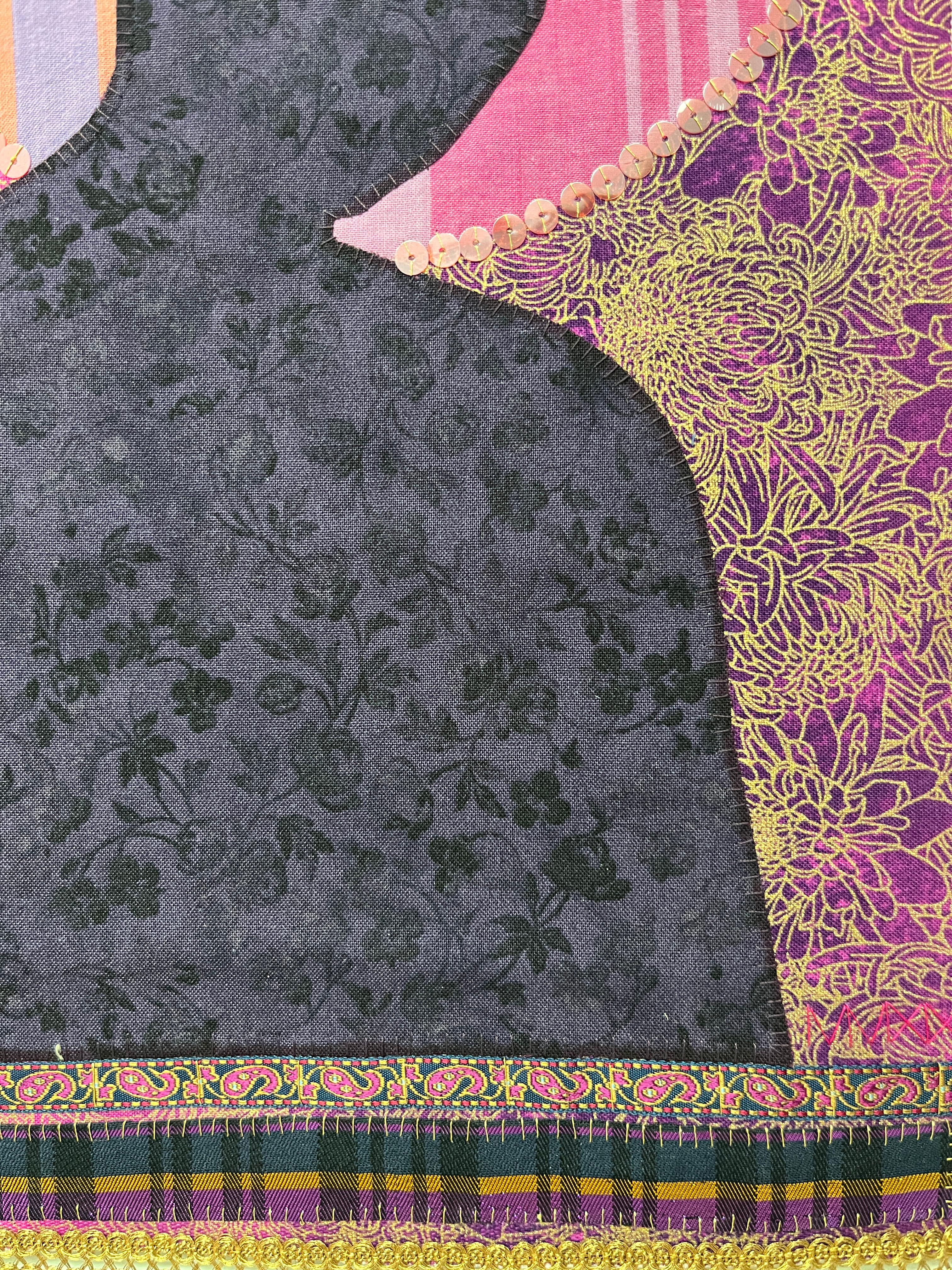 Untitled MM11, silhouette, motif, textile, icône, violet, rose, or en vente 2