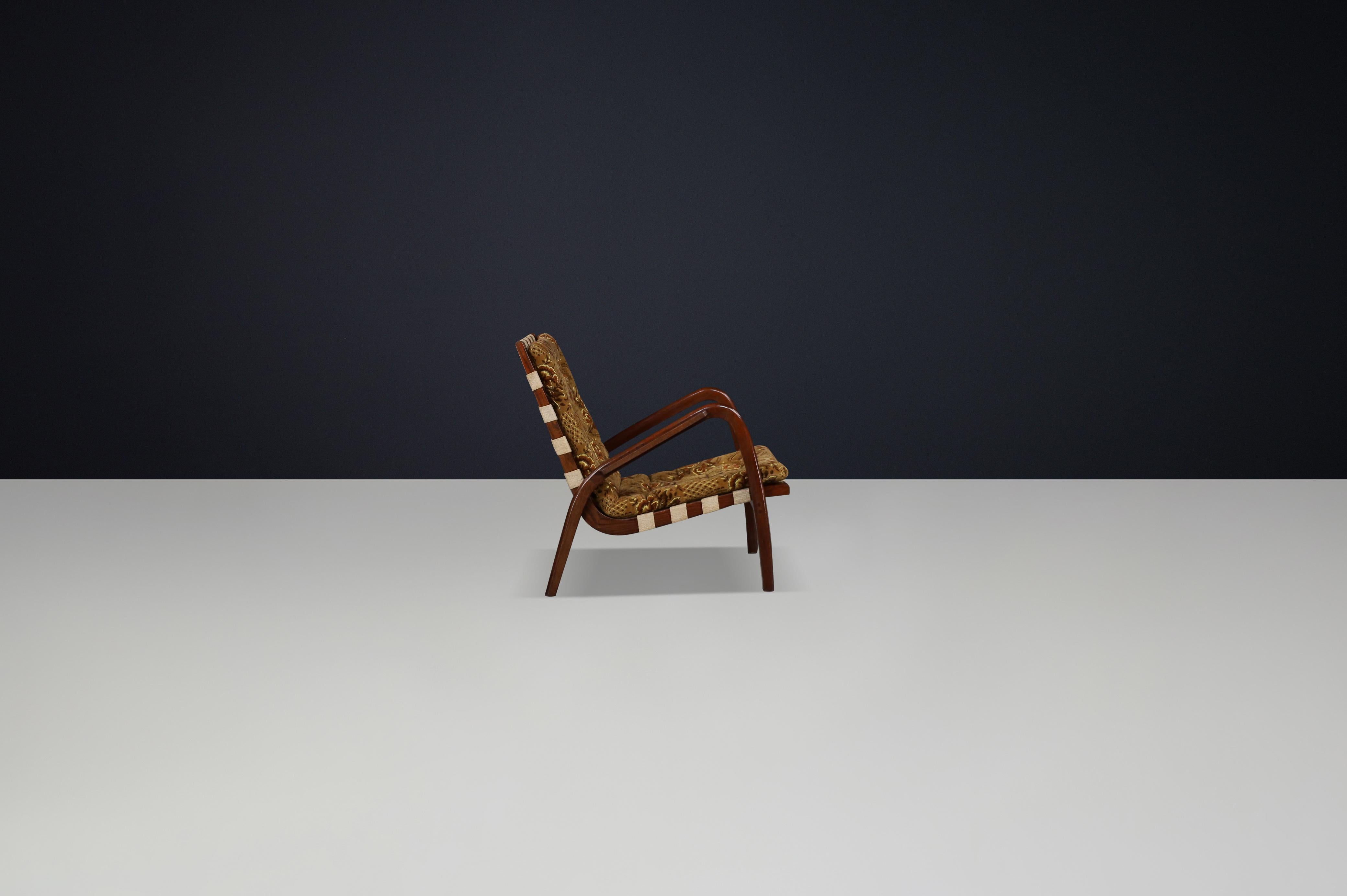 Jan Vaněk Attributed Bentwood Lounge Chair, 1940s Czech Functionalism In Good Condition For Sale In Almelo, NL