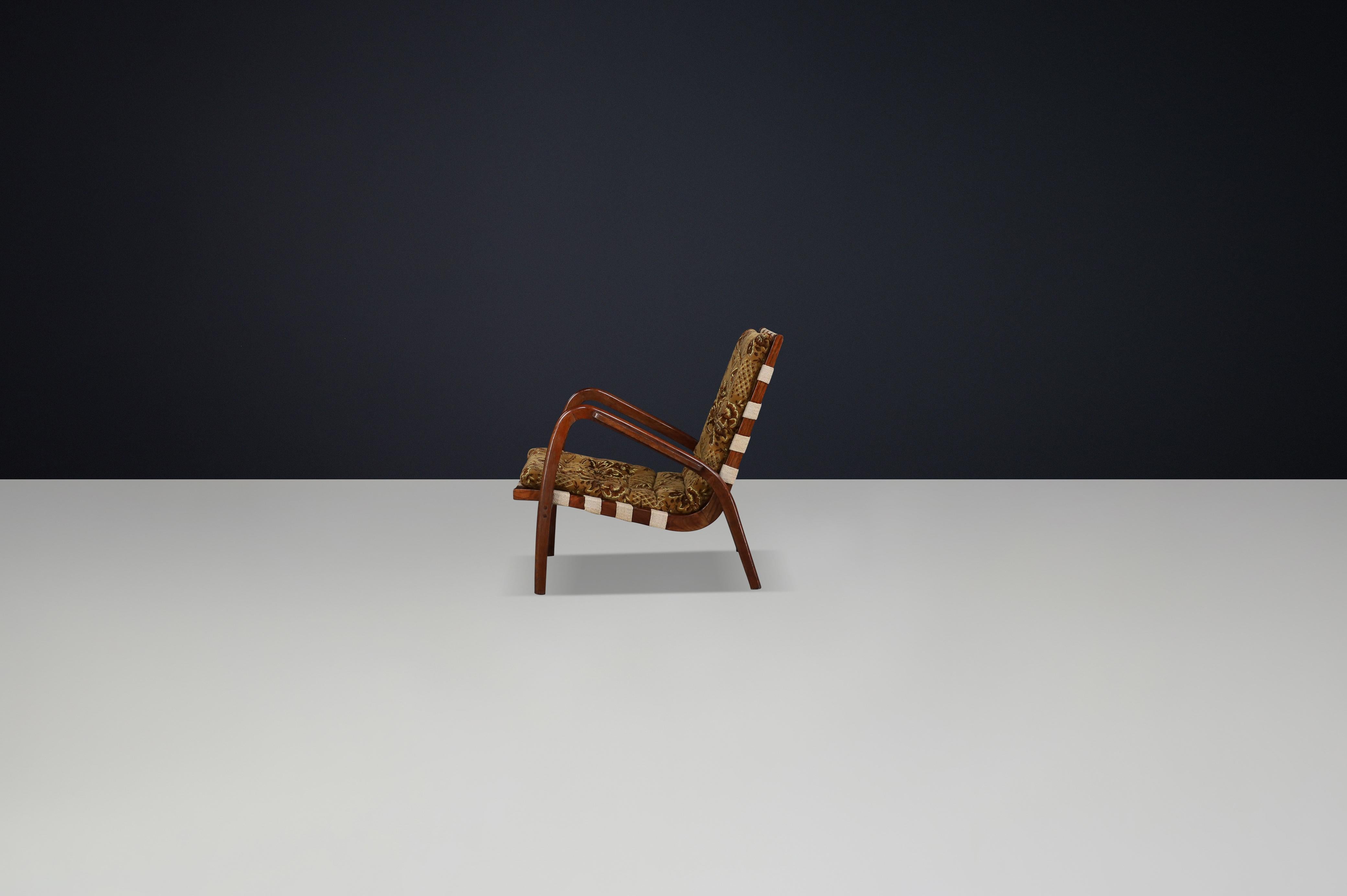 Jan Vaněk Attributed Bentwood Lounge Chair, 1940s Czech Functionalism For Sale 2