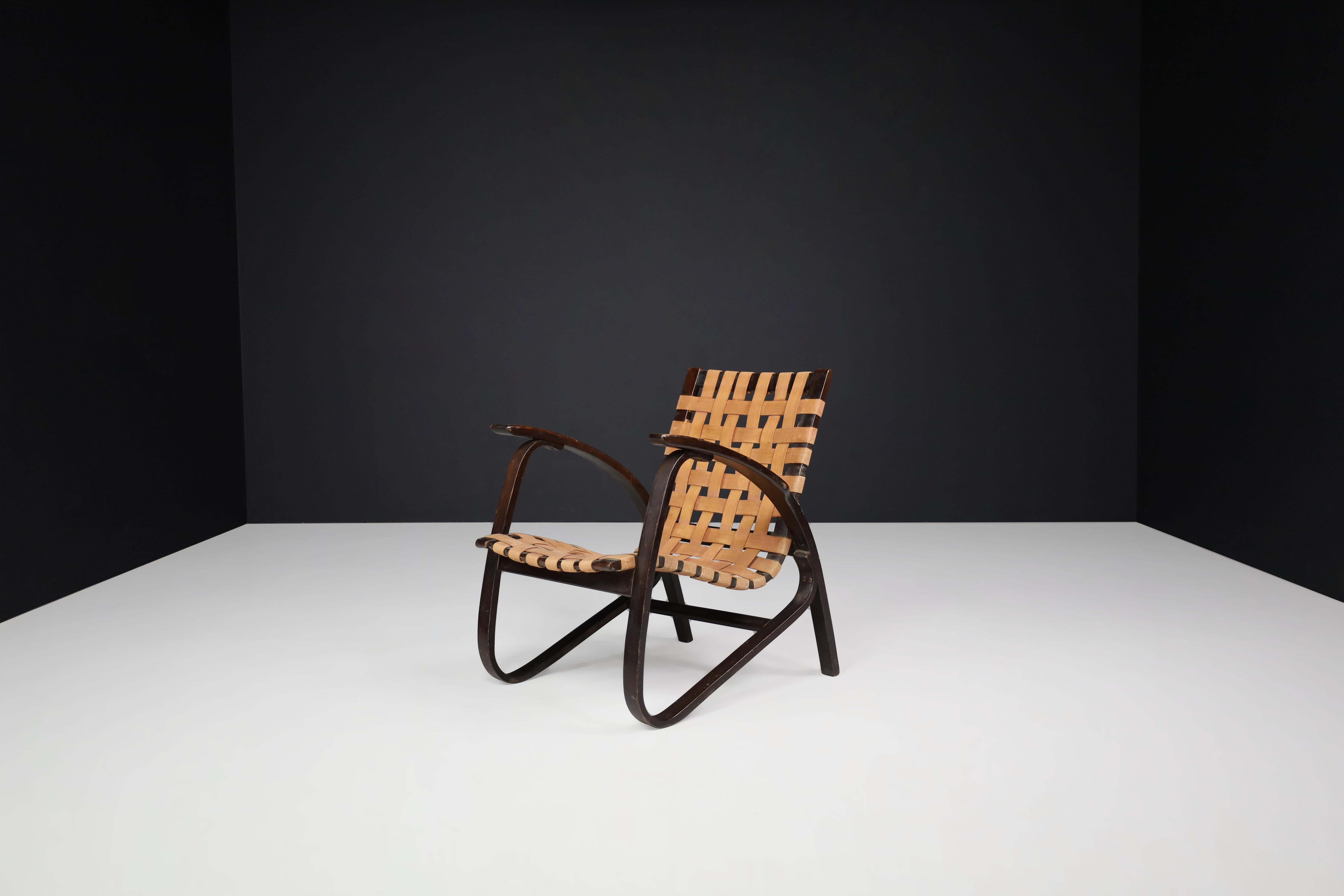 Bauhaus Jan Vaněk Blond Lounge Chair in Bentwood and Canvas, Praque, 1940s