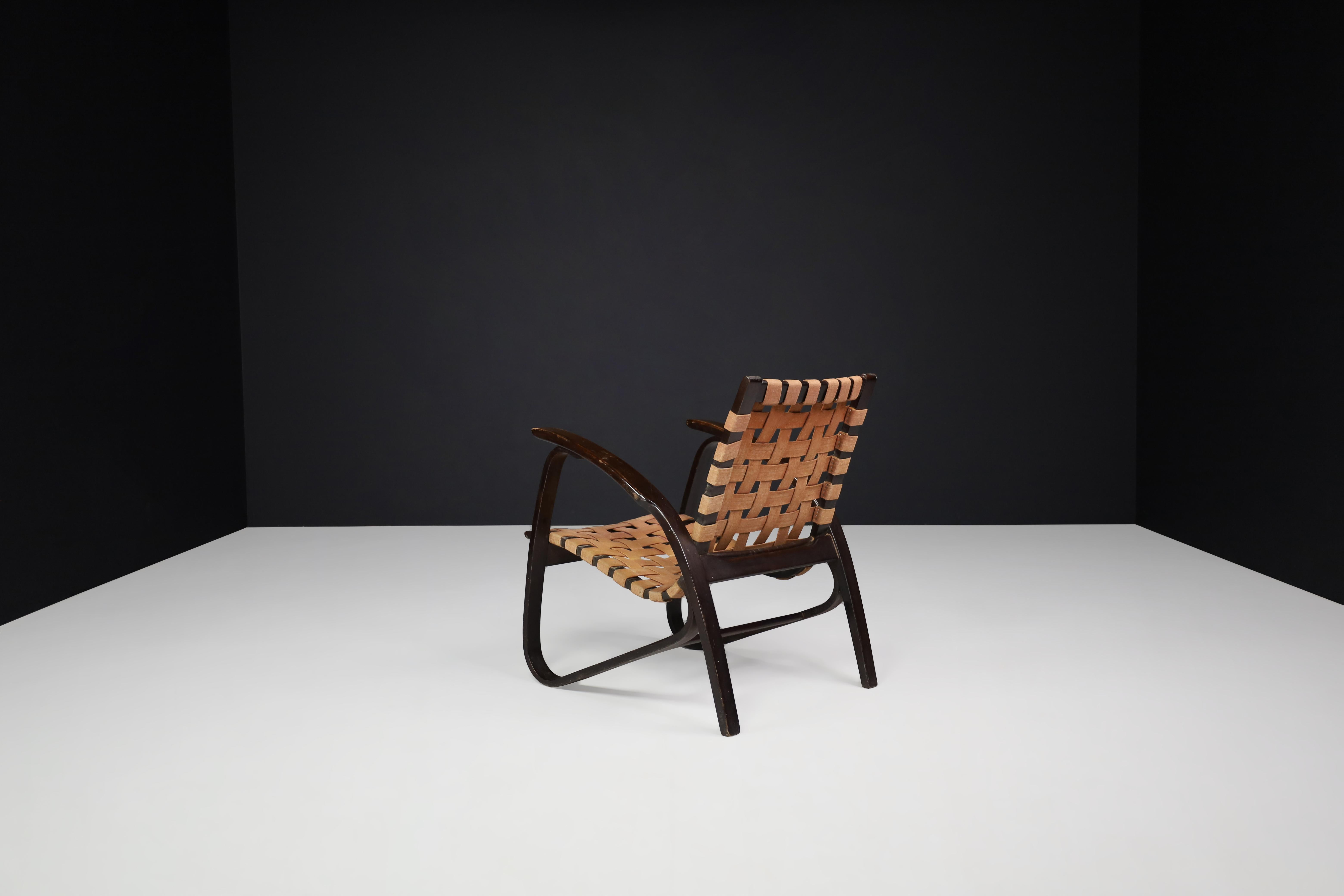 Jan Vaněk Blond Lounge Chair in Bentwood and Canvas, Praque, 1940s In Good Condition In Almelo, NL