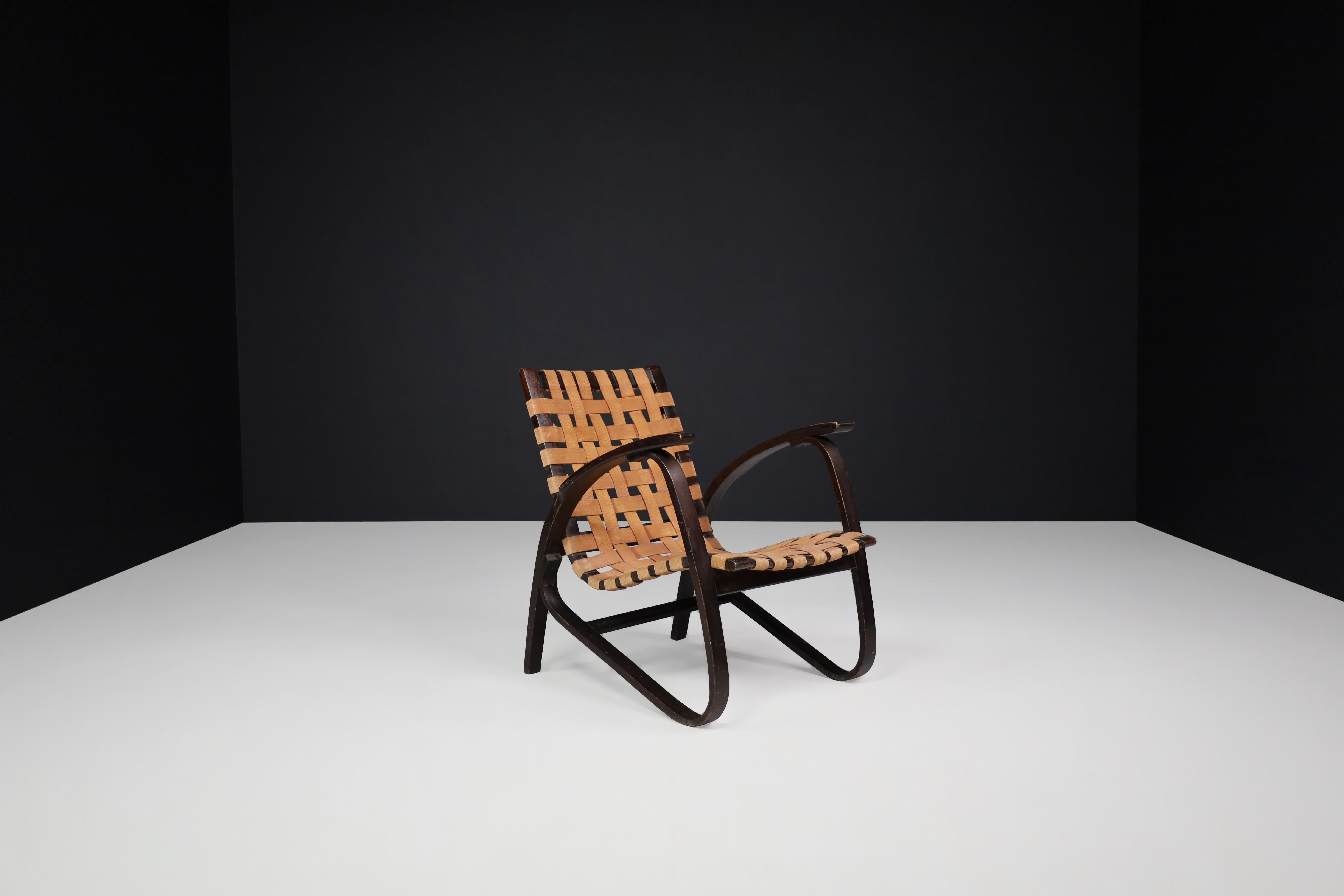 Jan Vaněk Blond Lounge Chair in Bentwood and Canvas, Praque, 1940s 1