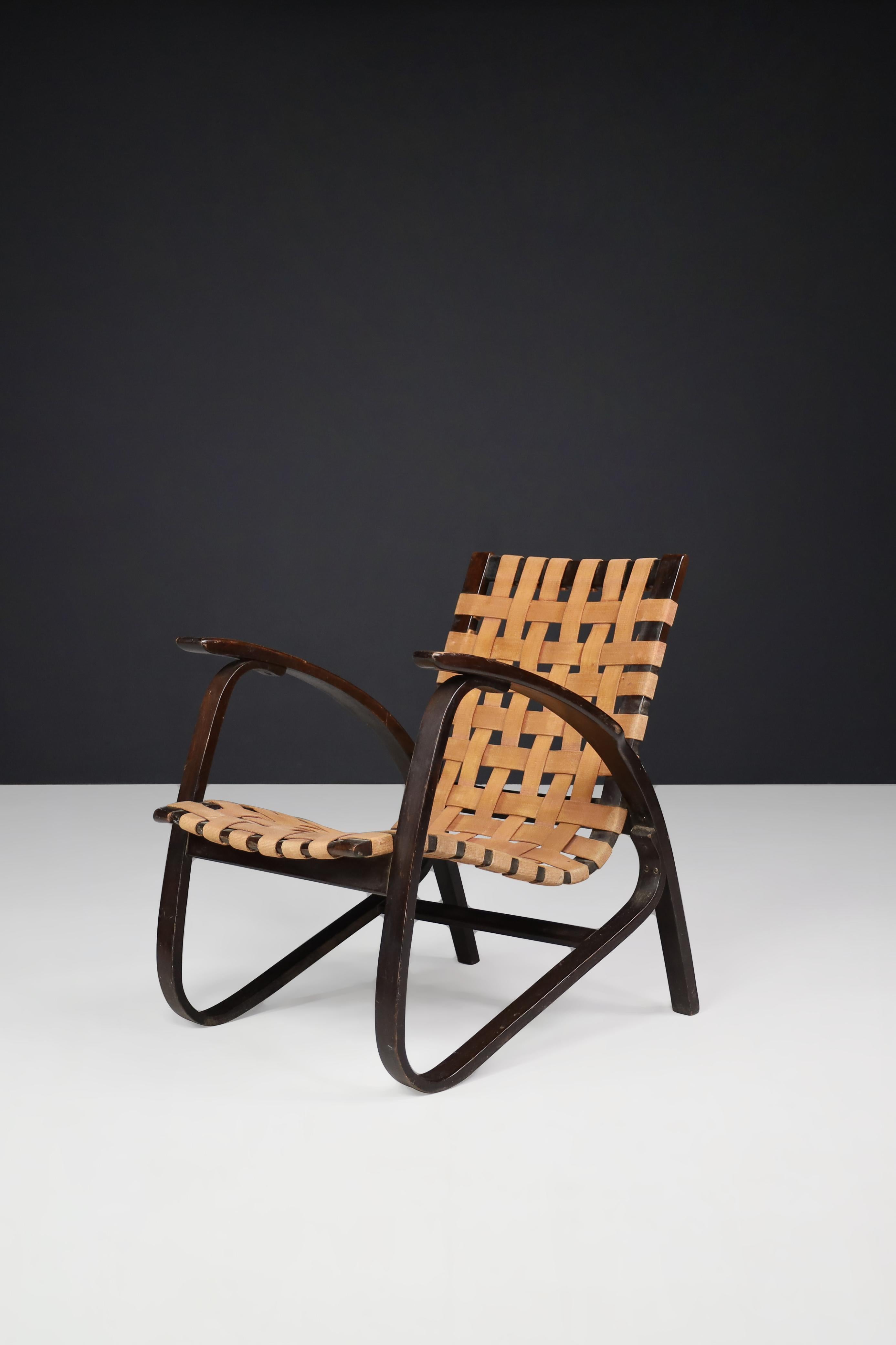 Jan Vaněk Blond Lounge Chair in Bentwood and Canvas, Praque, 1940s 3