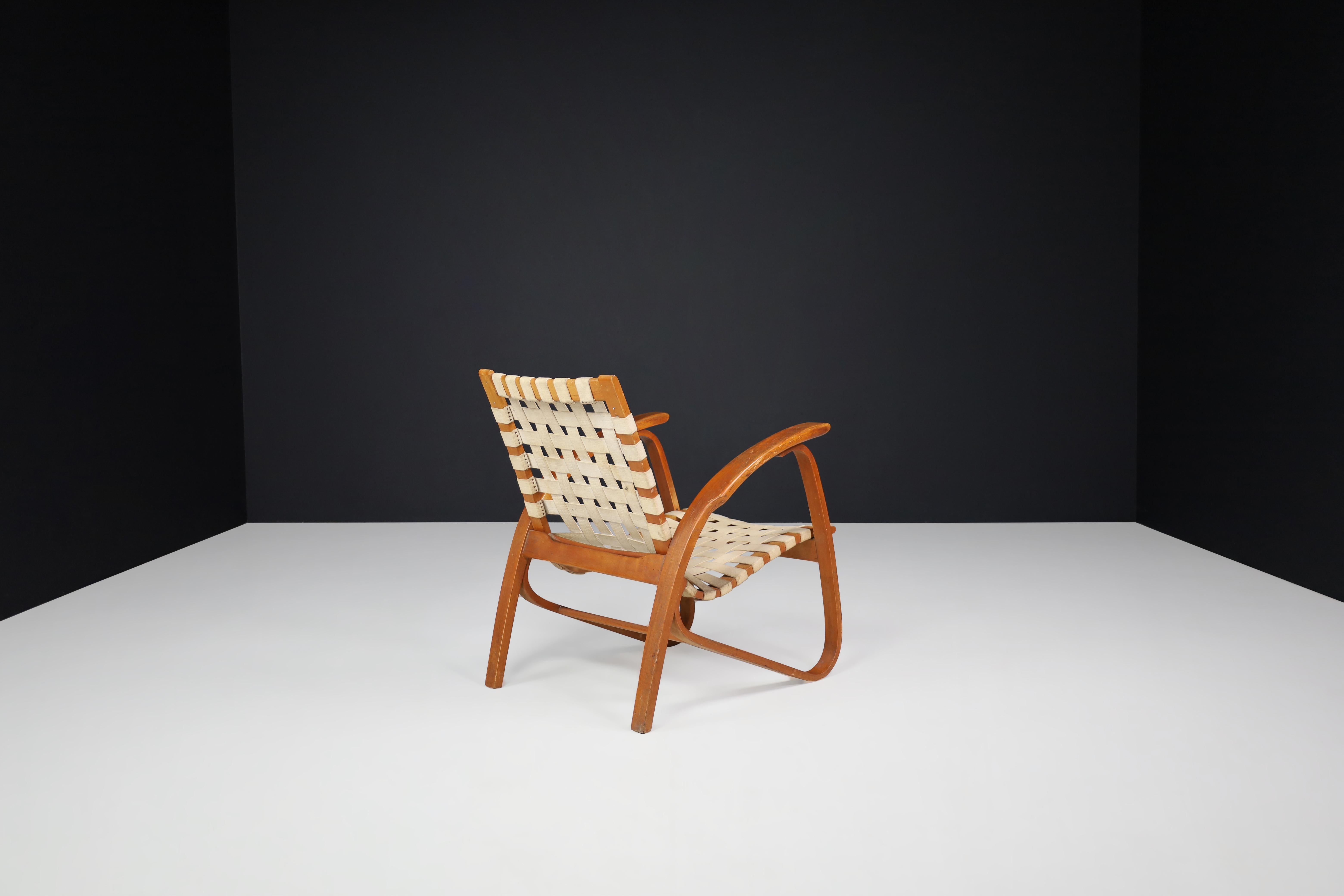 Bauhaus Jan Vaněk Easy Chair in Bentwood and Canvas, Praque, 1940s