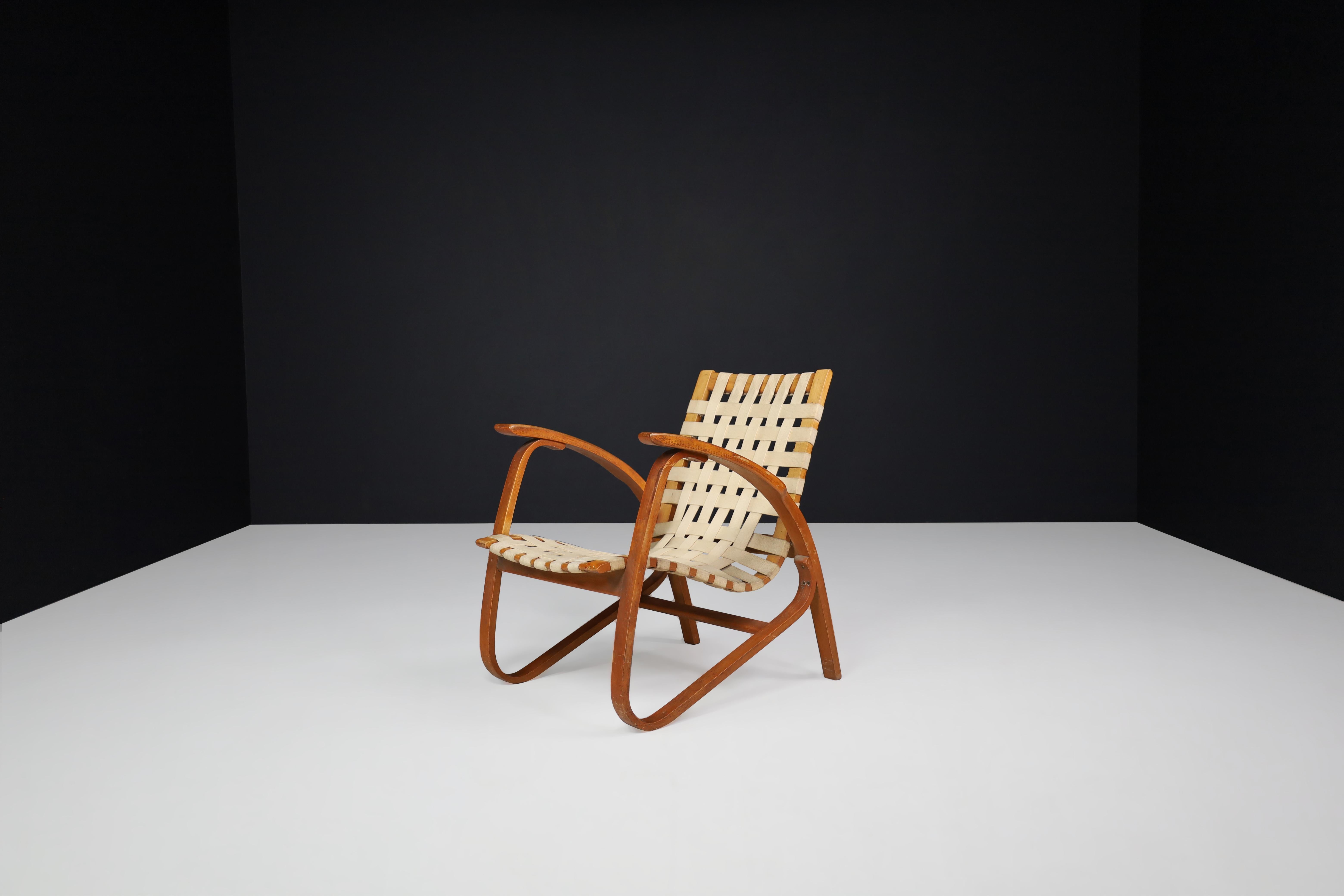 20th Century Jan Vaněk Easy Chair in Bentwood and Canvas, Praque, 1940s