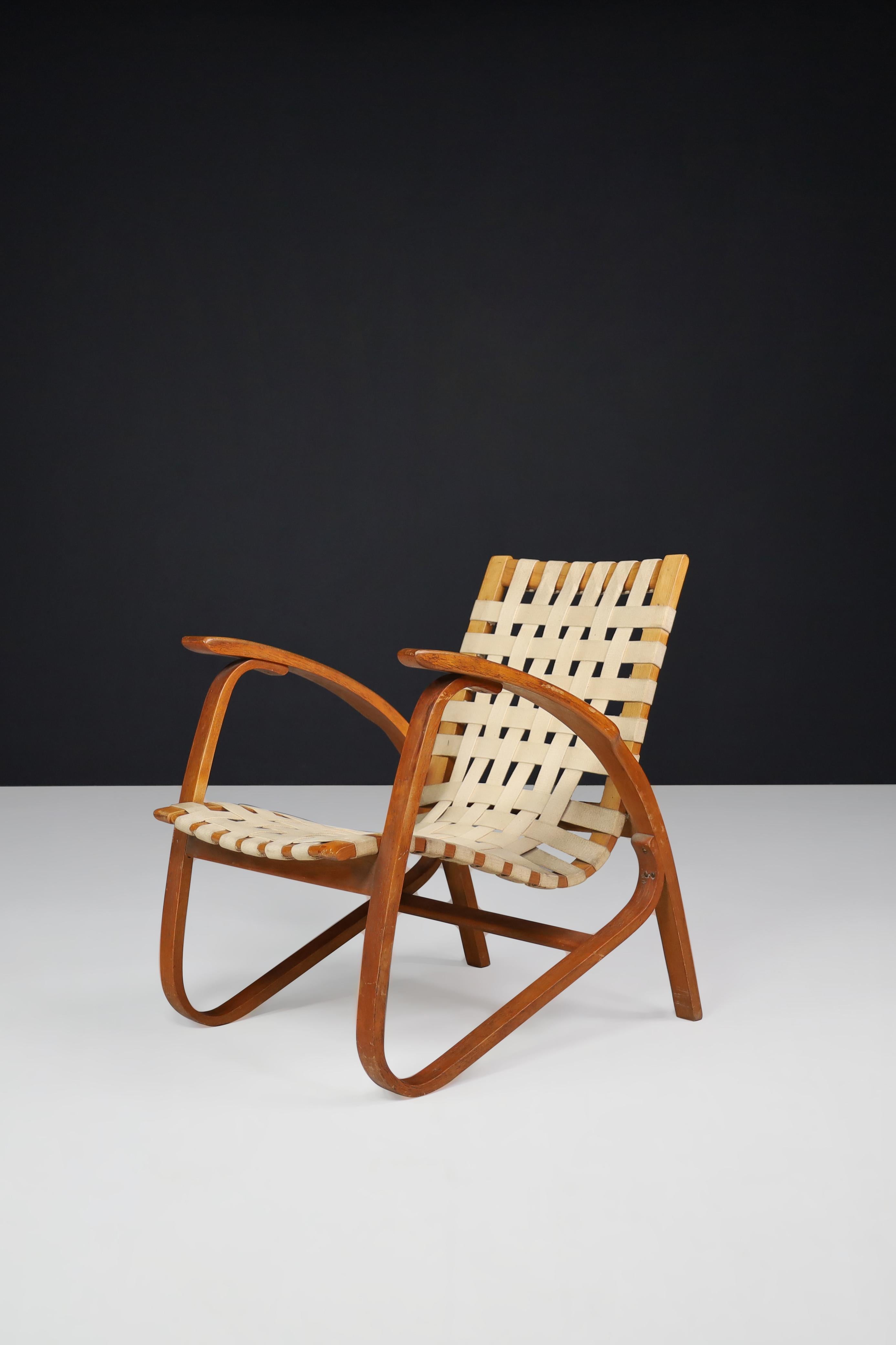 Jan Vaněk Easy Chair in Bentwood and Canvas, Praque, 1940s 2