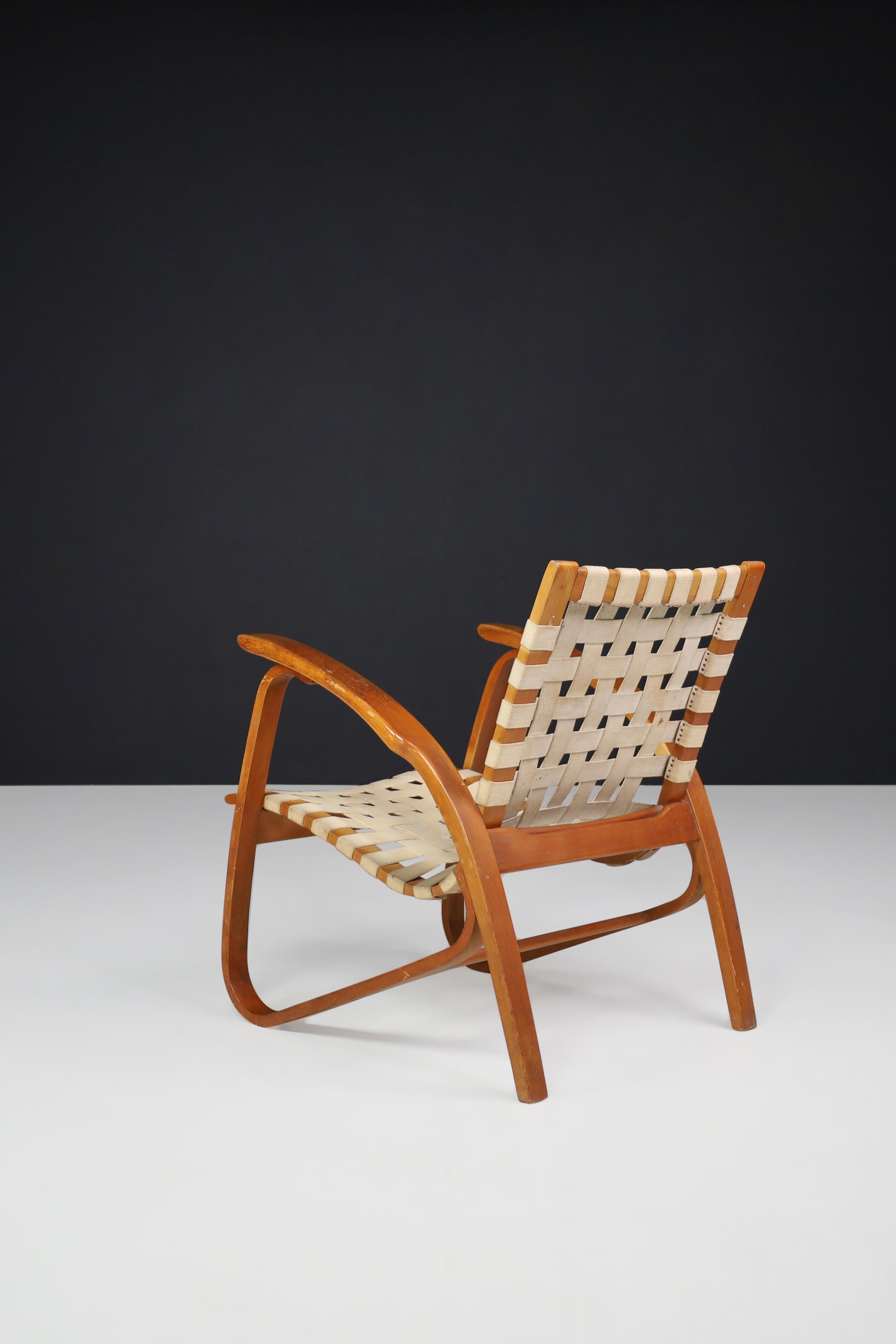Jan Vaněk Easy Chair in Bentwood and Canvas, Praque, 1940s 3