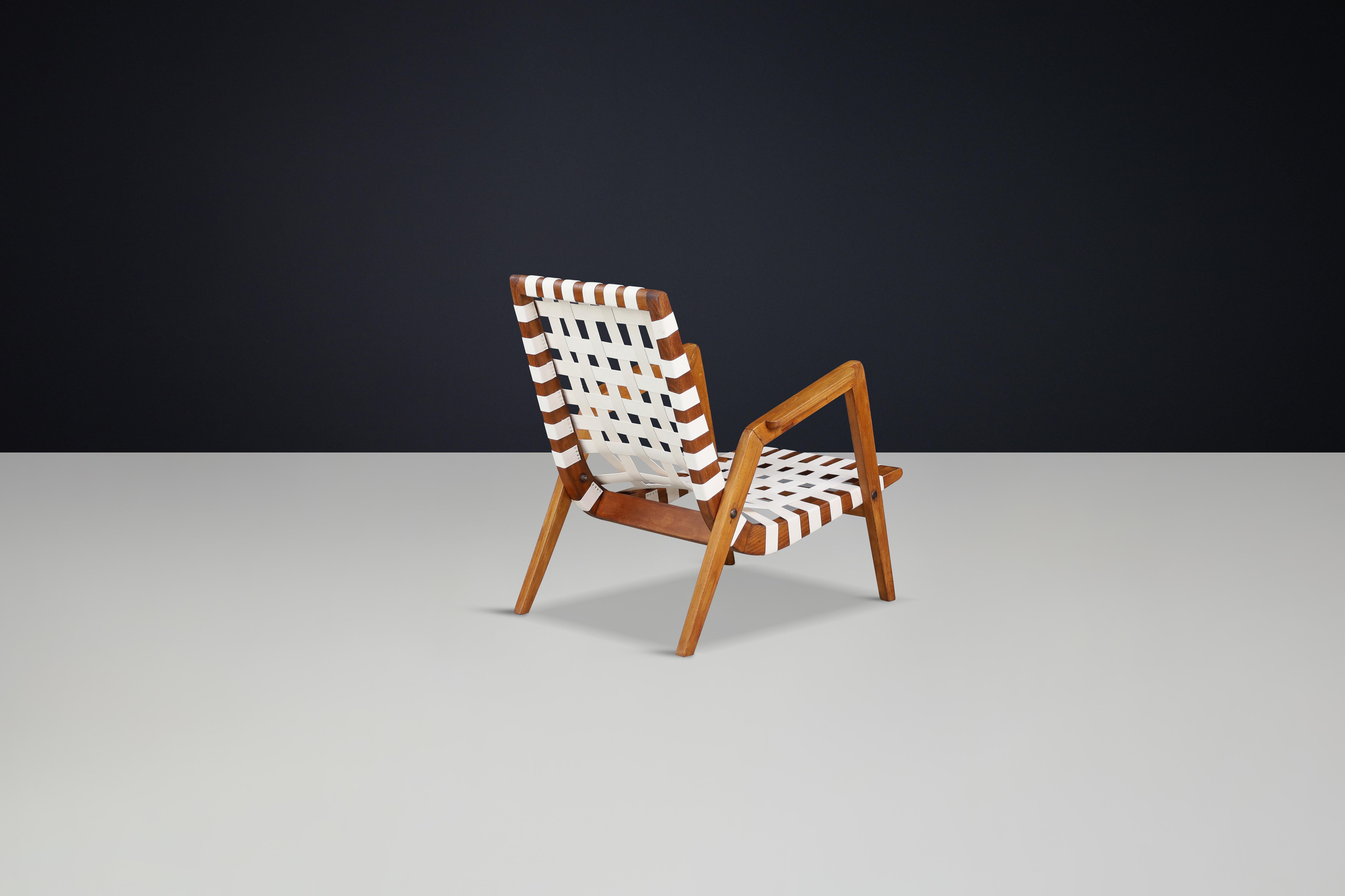 Jan Vaněk Easy Chair in Oak and Canvas, Czechoslovakia, 1930s In Good Condition For Sale In Almelo, NL