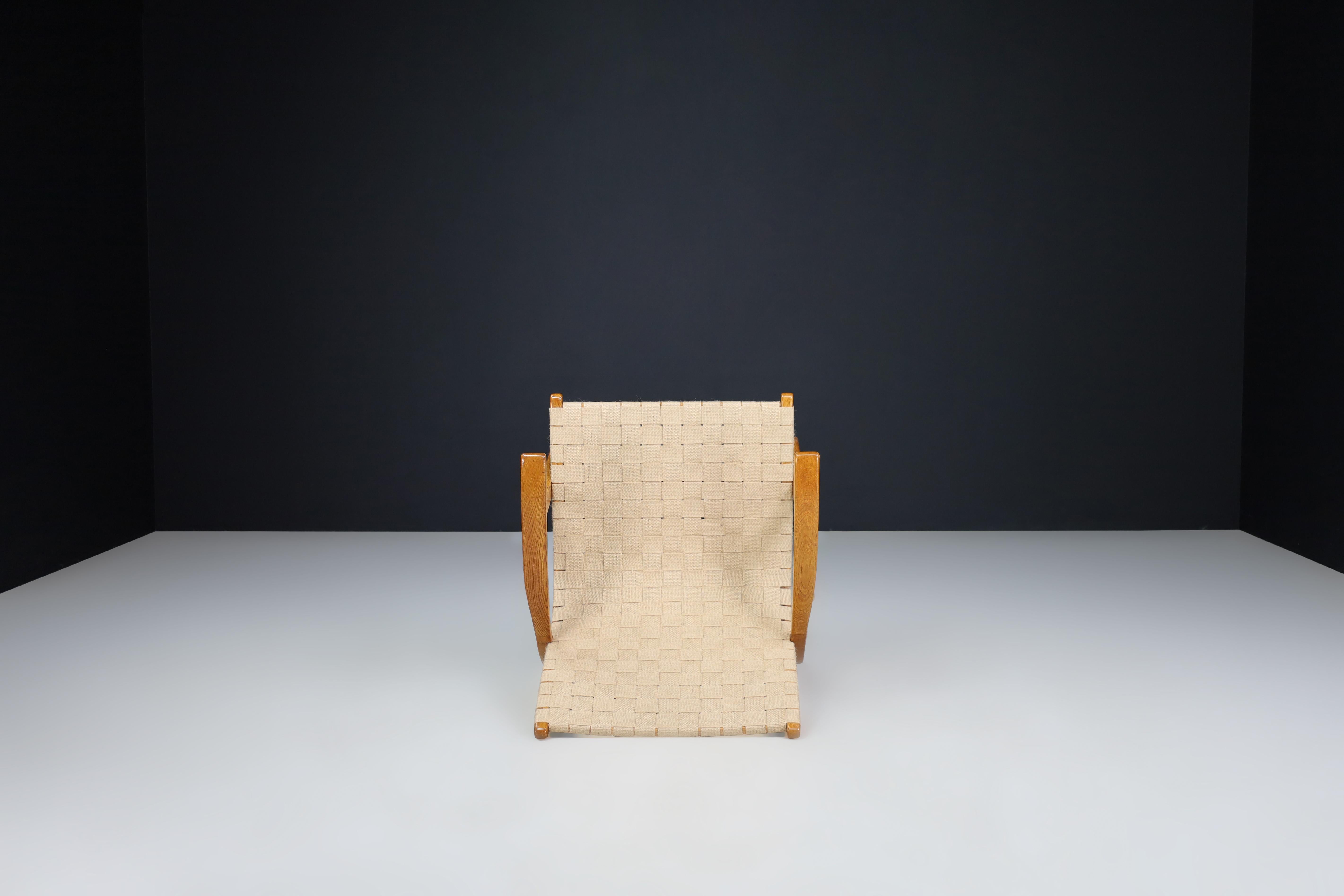 Jan Vanek Easy Chair aus Eichenholz, Bugholz und Segeltuch, Praque, die 1930er Jahre im Zustand „Gut“ im Angebot in Almelo, NL